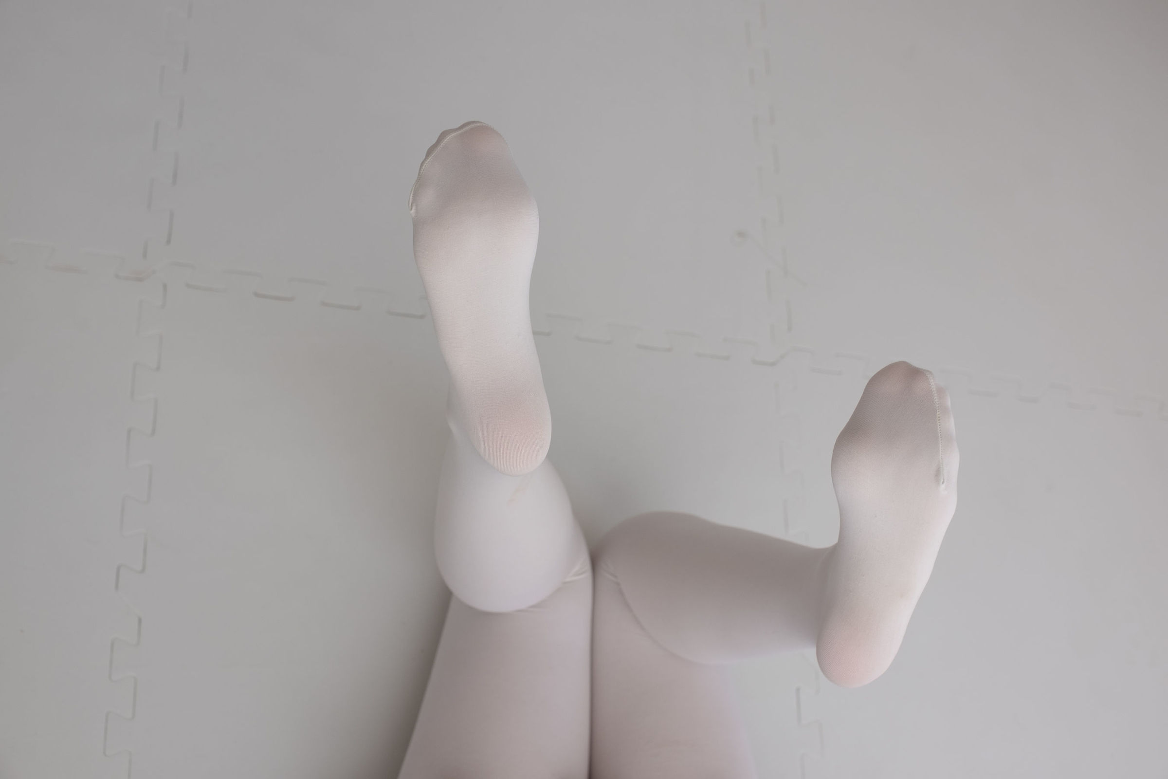 [森萝财团] R15-047 心中的白丝 萝莉丝袜写真套图[114](第63页)