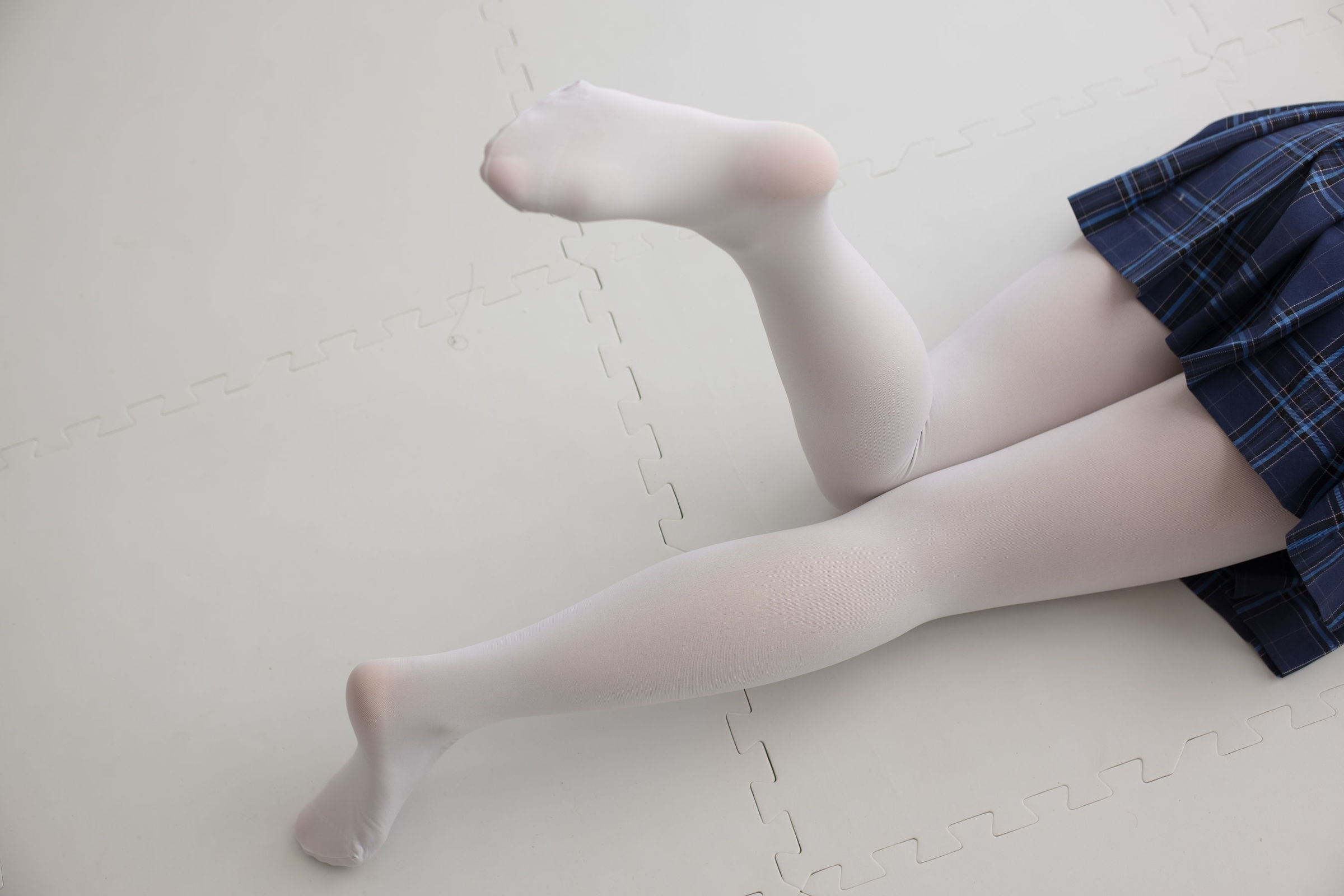 [森萝财团] R15-047 心中的白丝 萝莉丝袜写真套图[114](第64页)