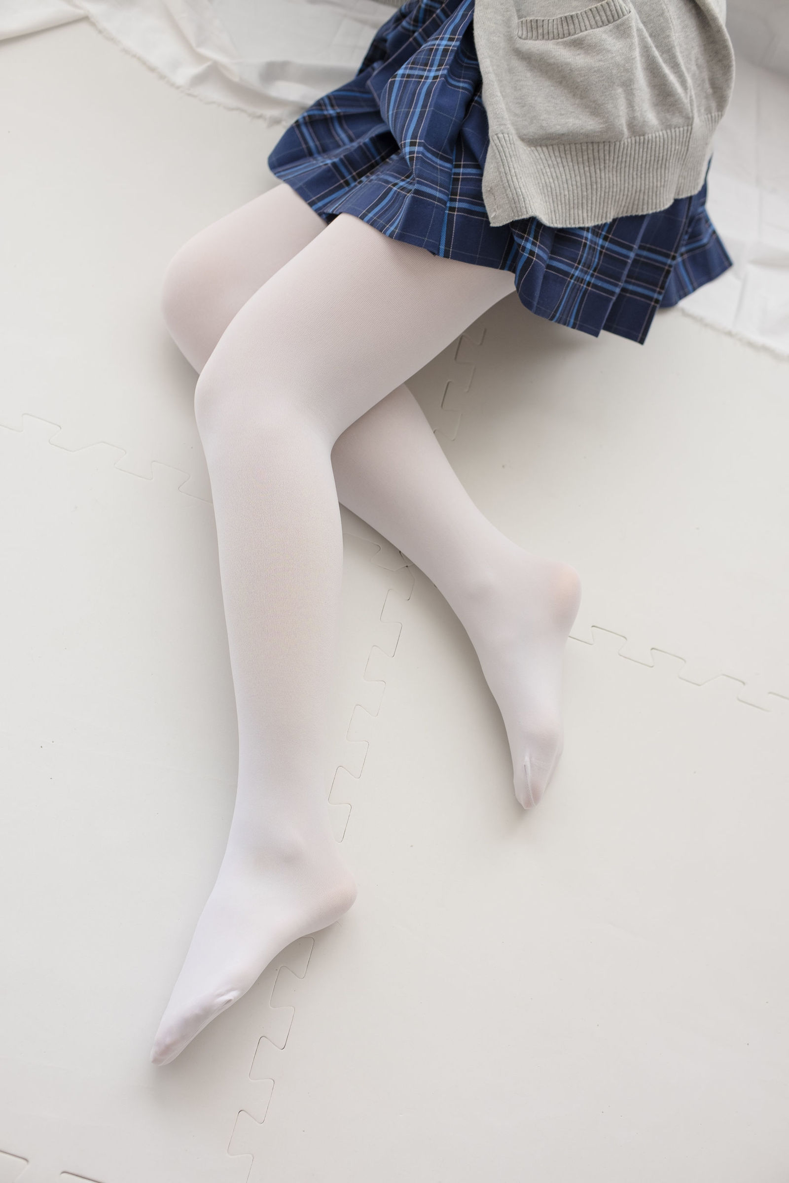[森萝财团] R15-047 心中的白丝 萝莉丝袜写真套图[114](第69页)