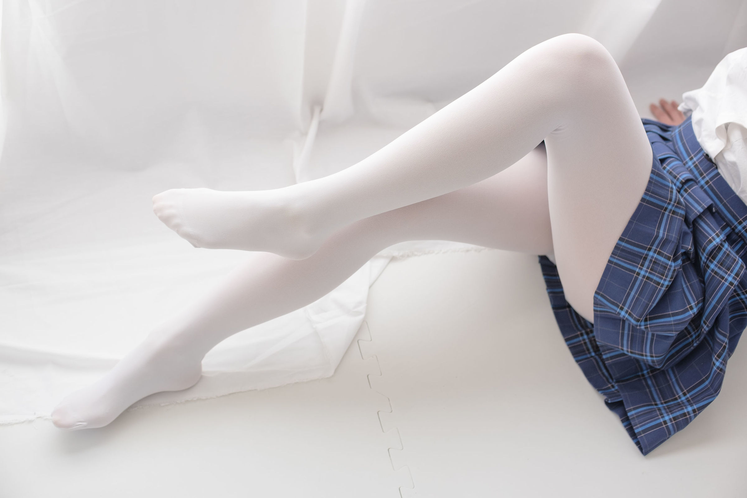 [森萝财团] R15-047 心中的白丝 萝莉丝袜写真套图[114](第94页)