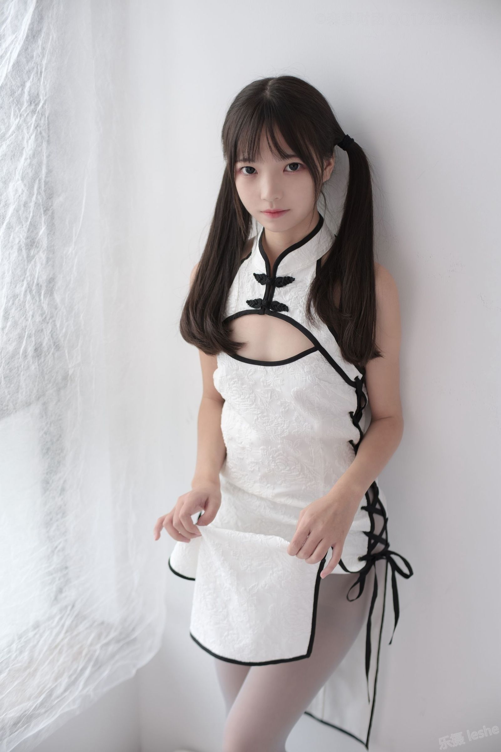 [森萝财团] X-045 开档丝袜少女 萝莉丝袜写真套图[96](第30页)