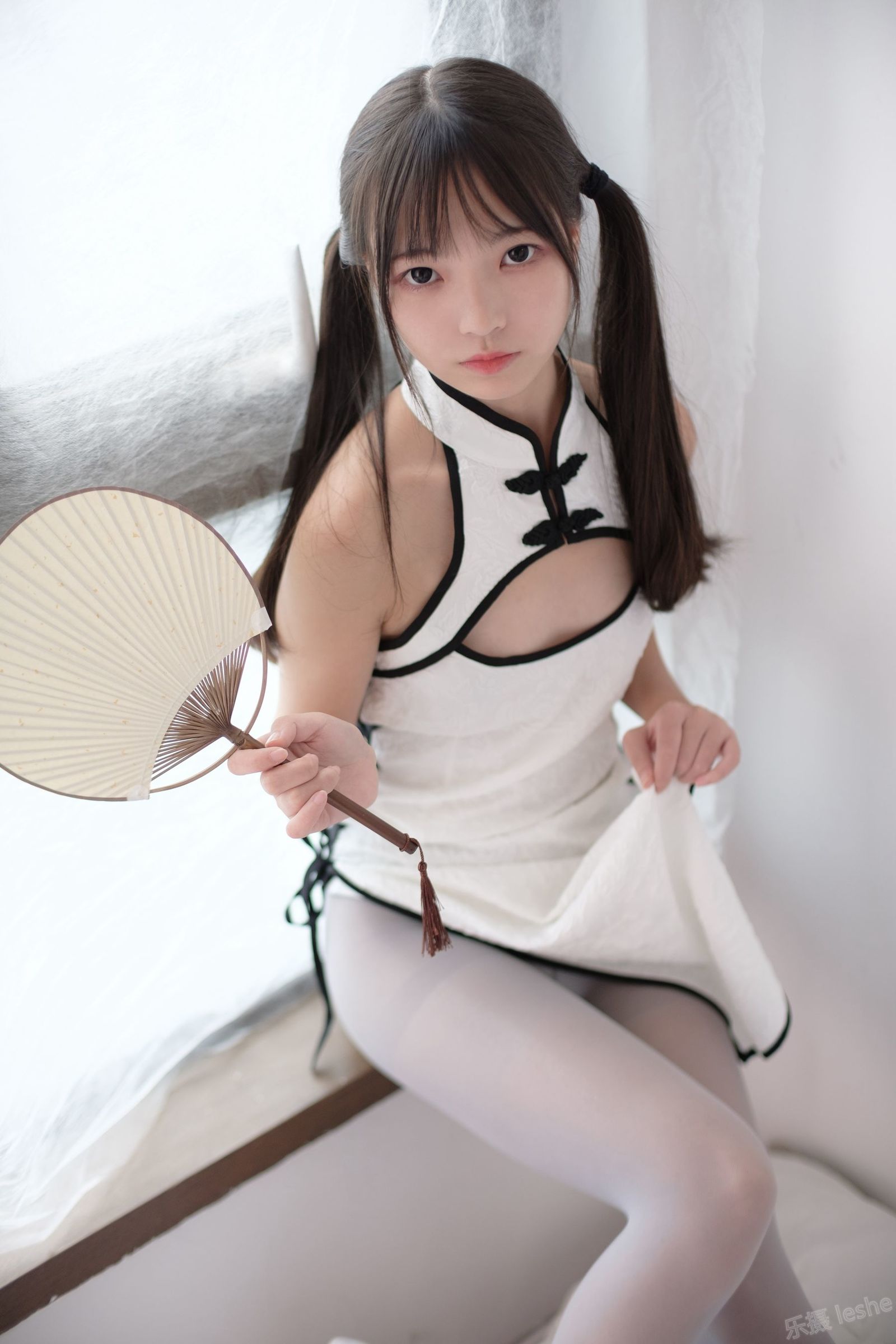 [森萝财团] X-045 开档丝袜少女 萝莉丝袜写真套图[96](第58页)