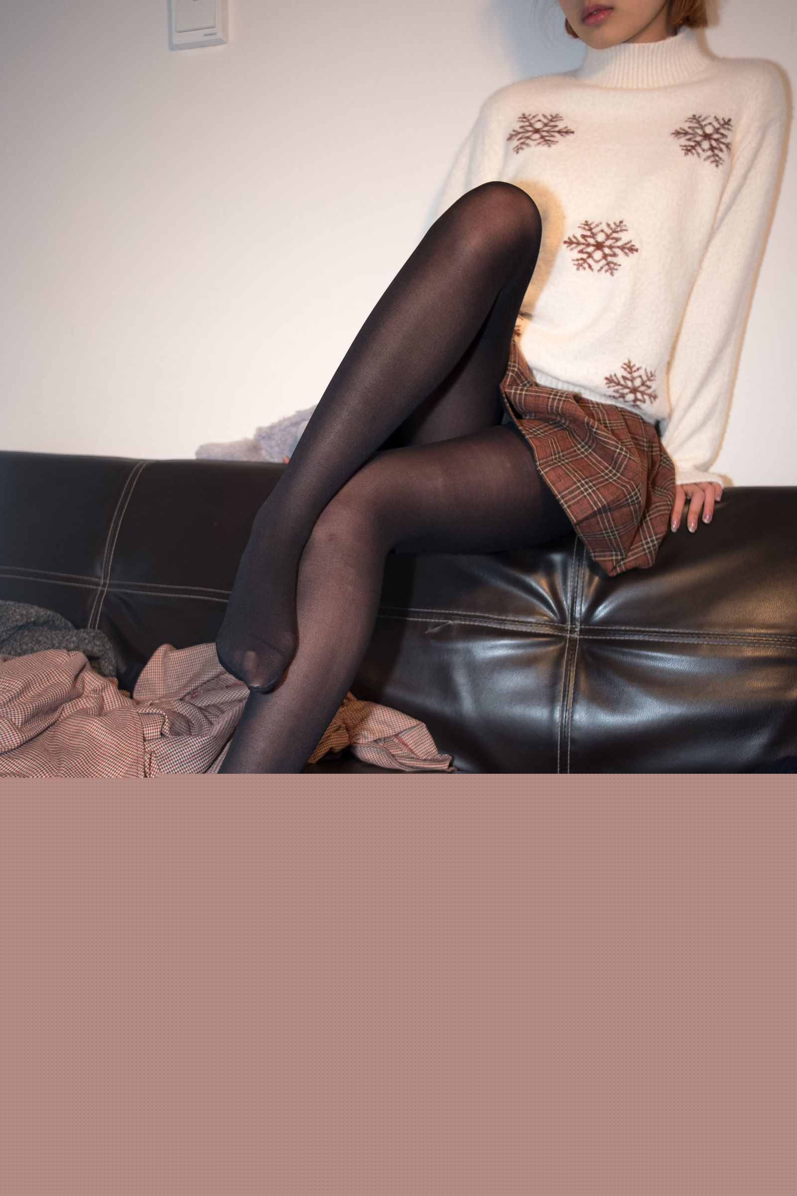 [森萝财团] R15-049 黑丝妹妹秀美足 萝莉丝袜写真套图[152](第95页)