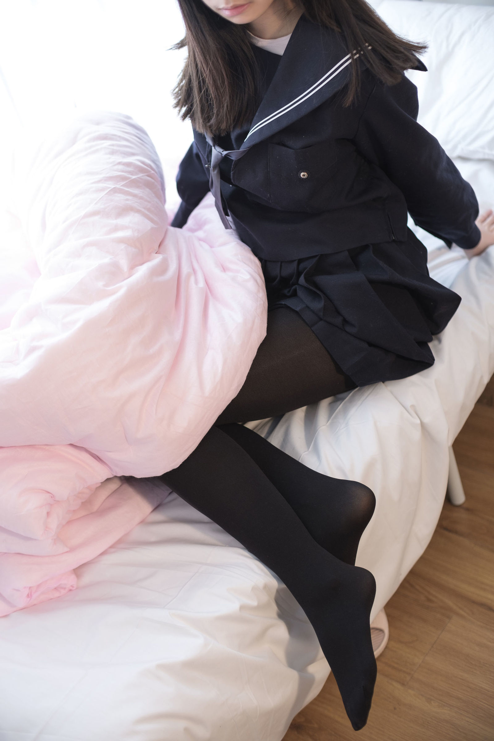 [森萝财团] X-004 黑色・丝足 萝莉丝袜写真套图[127](第17页)