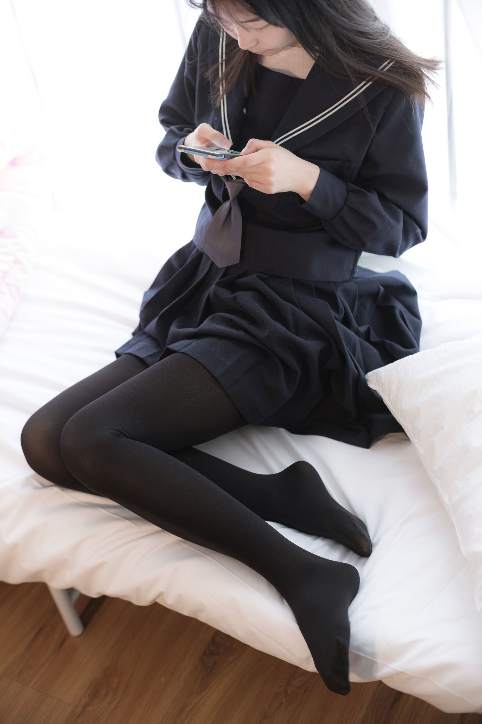 [森萝财团] X-004 黑色・丝足 萝莉丝袜写真套图[127](第73页)