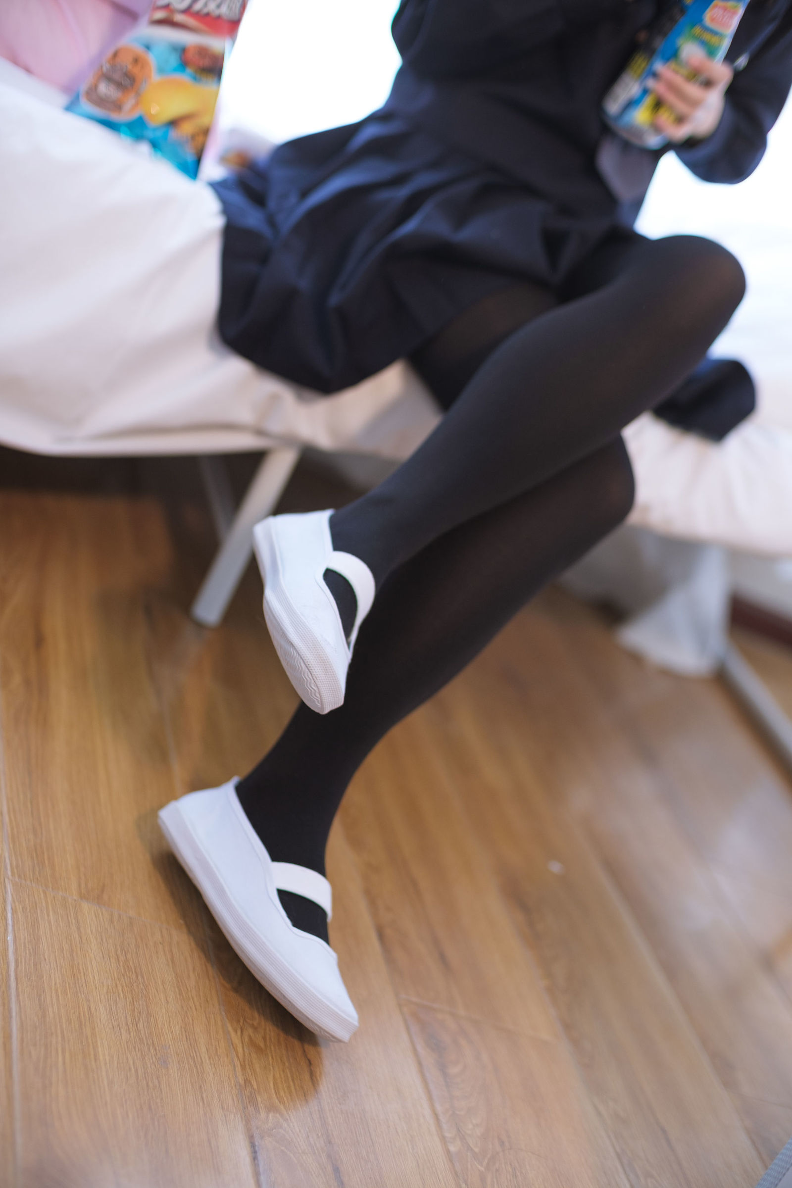 [森萝财团] X-004 黑色・丝足 萝莉丝袜写真套图[127](第104页)