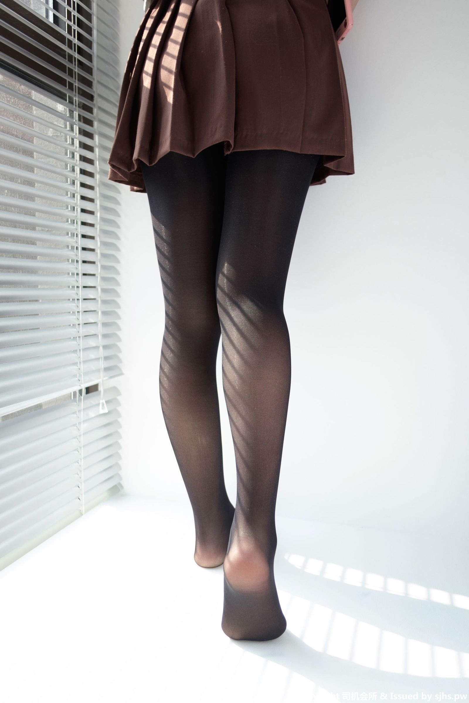 [森萝财团] BETA-011 JK黑丝美足 萝莉丝袜写真套图[68](第15页)