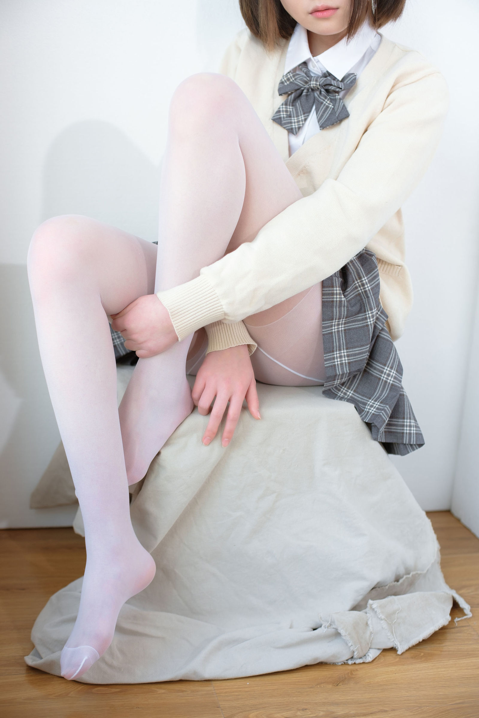[森萝财团-萝莉丝袜写真] X-010-SSR JK校服白丝[83](第67页)