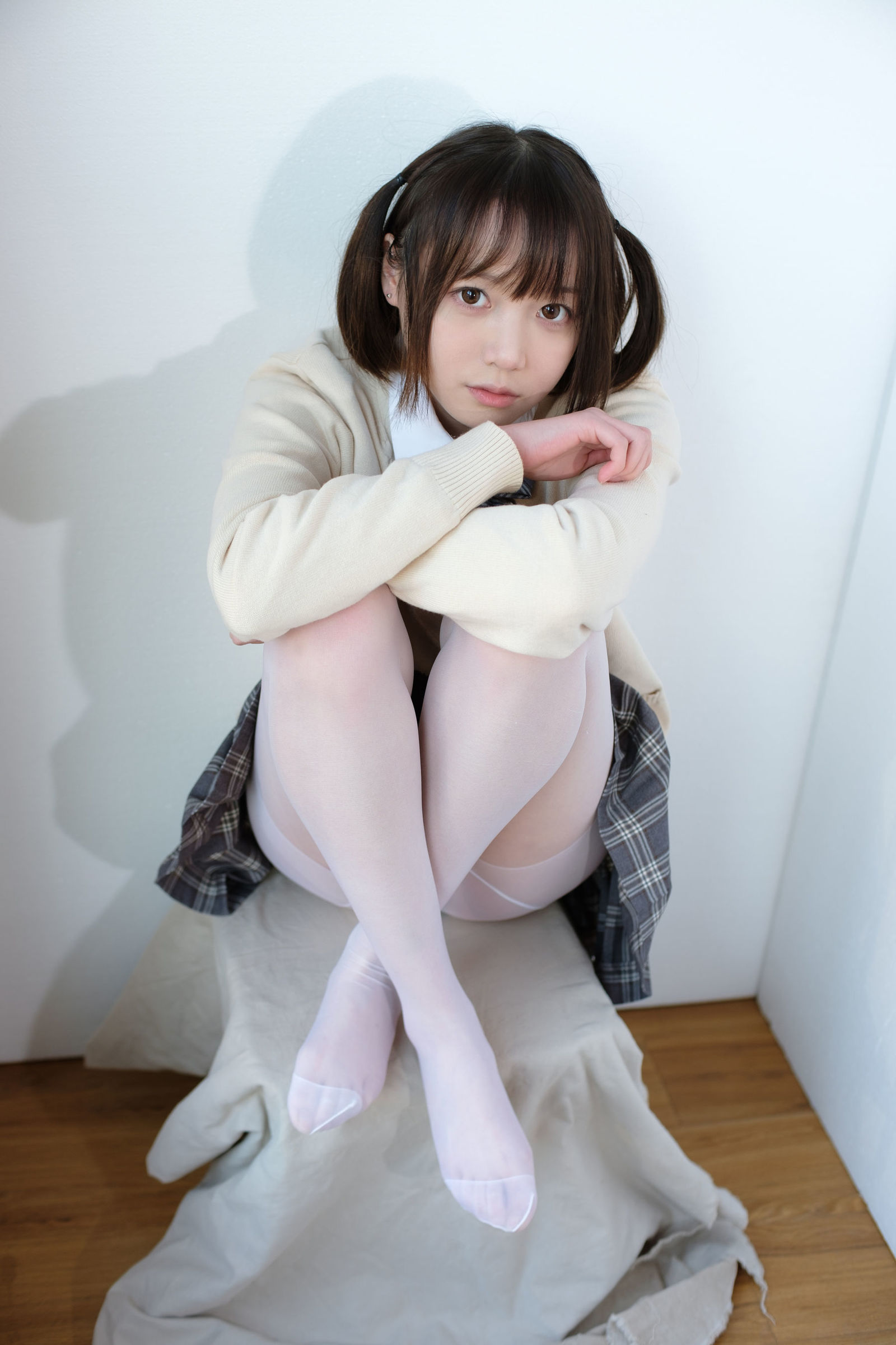 [森萝财团-萝莉丝袜写真] X-010-SSR JK校服白丝[83](第72页)