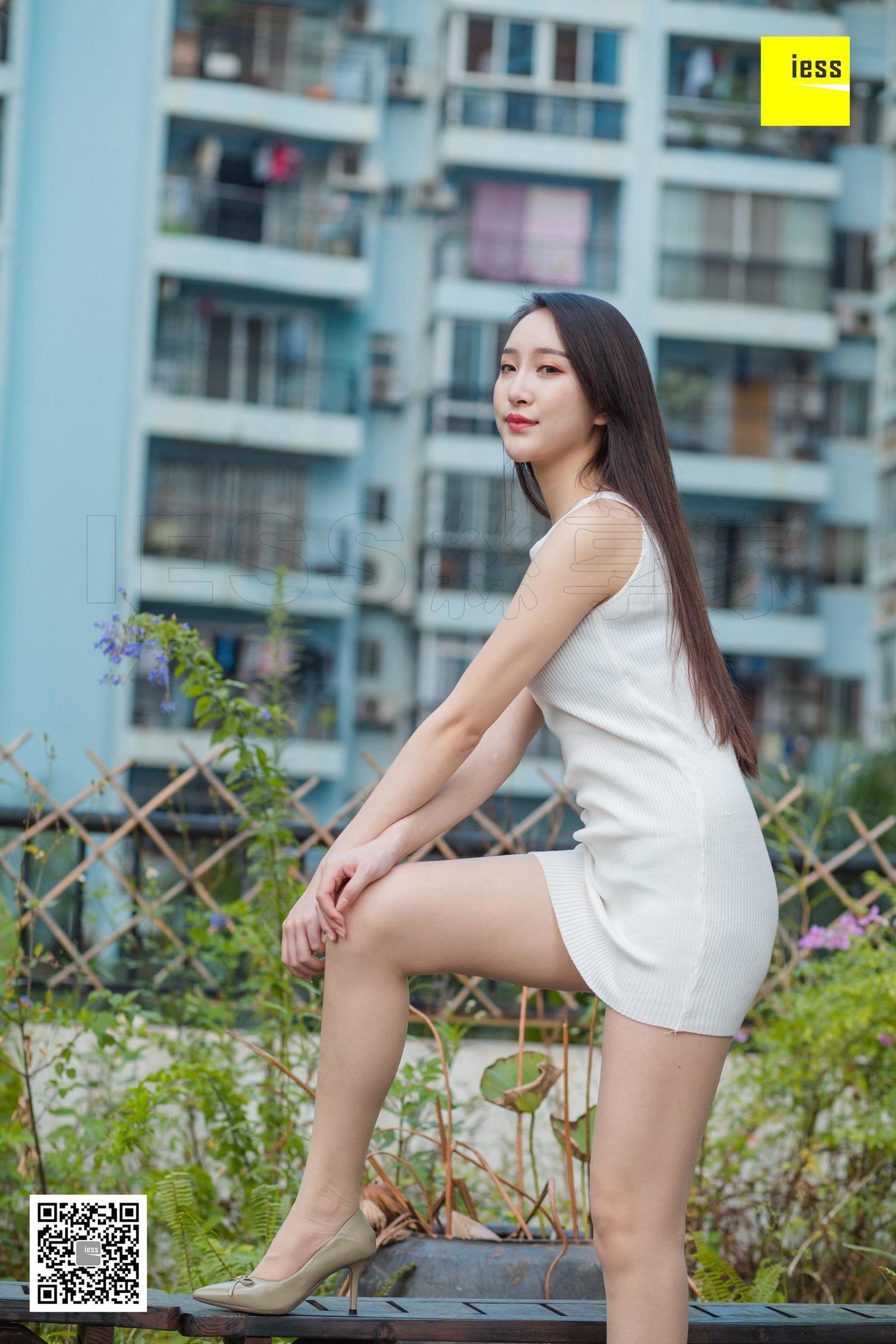 [IESS异思趣向] 模特 云芝 《云芝阳台小短裙》丝足美腿写真[96](第63页)