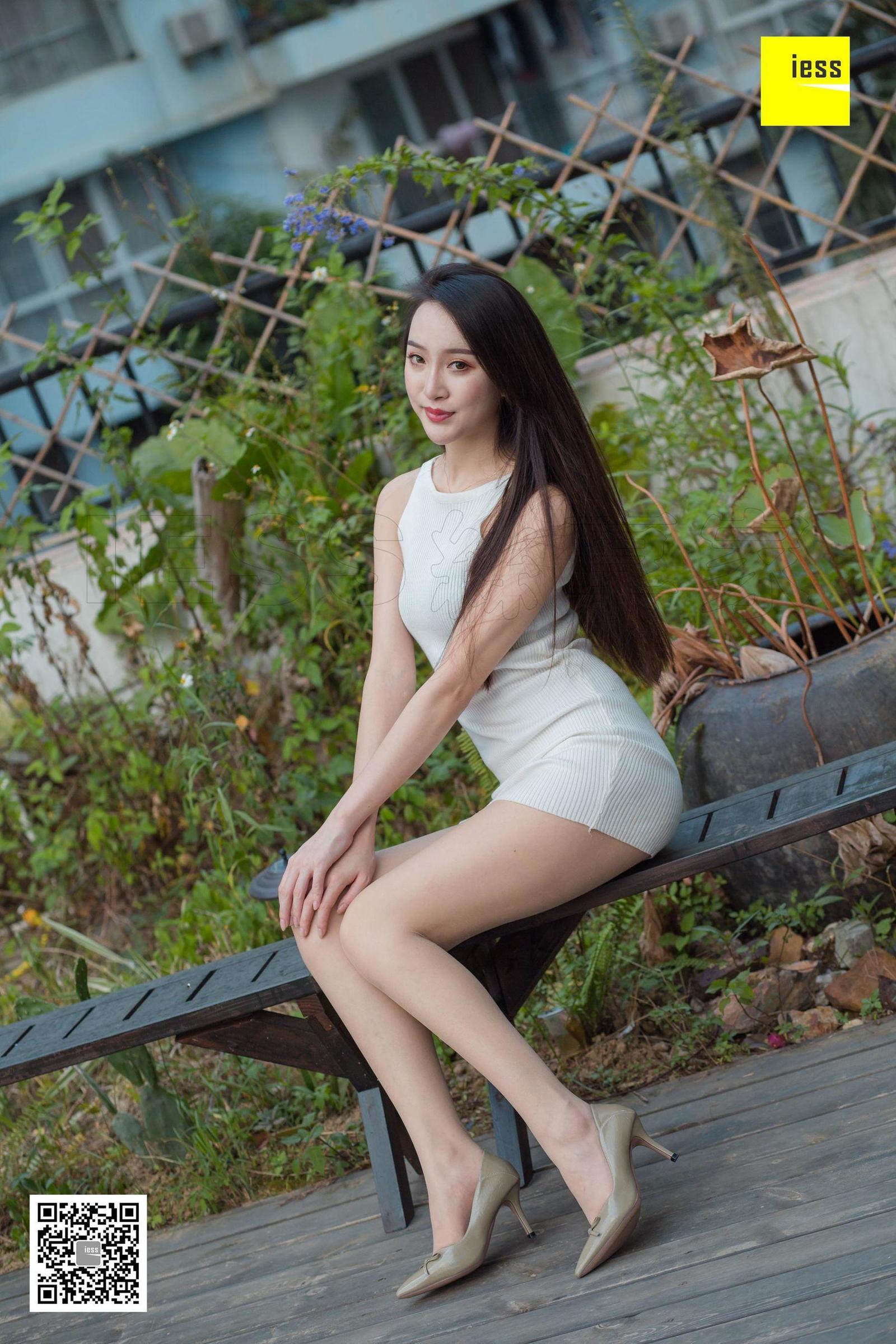 [IESS异思趣向] 模特 云芝 《云芝阳台小短裙》丝足美腿写真[96](第65页)
