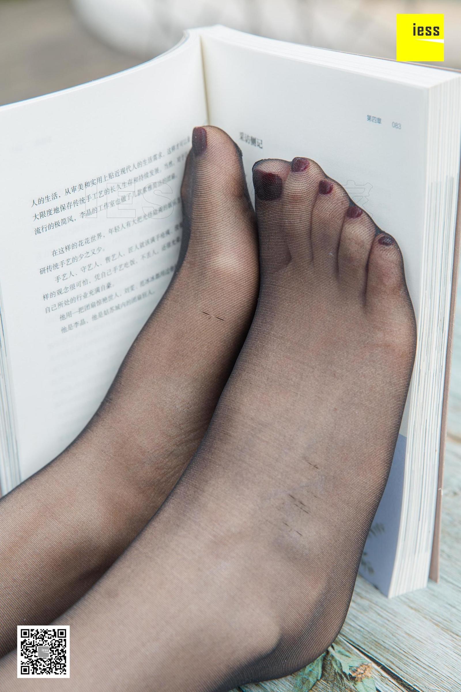 [IESS异思趣向] 模特 九妹 《小白领九妹发发呆》丝足美腿写真[90](第60页)