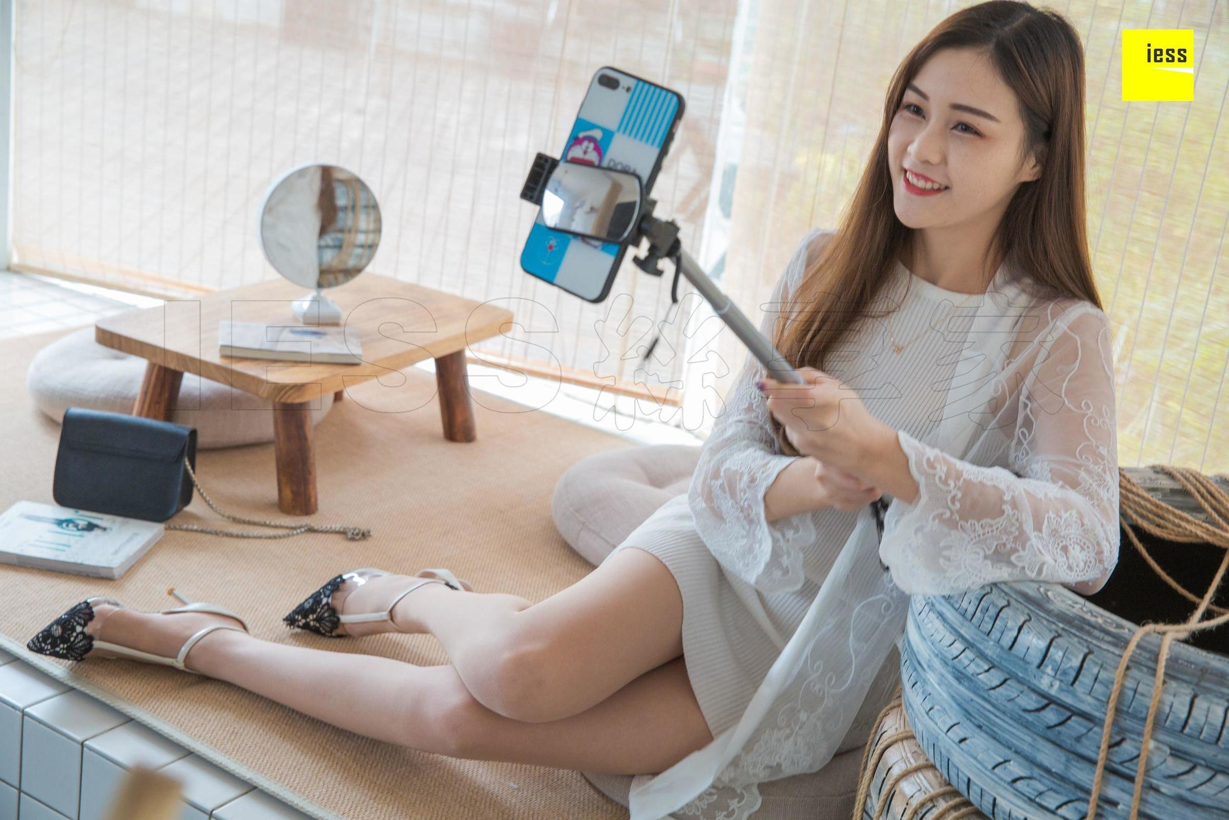 [IESS异思趣向] 模特 九妹 《九妹玩自拍》美腿丝足写真[95](第30页)