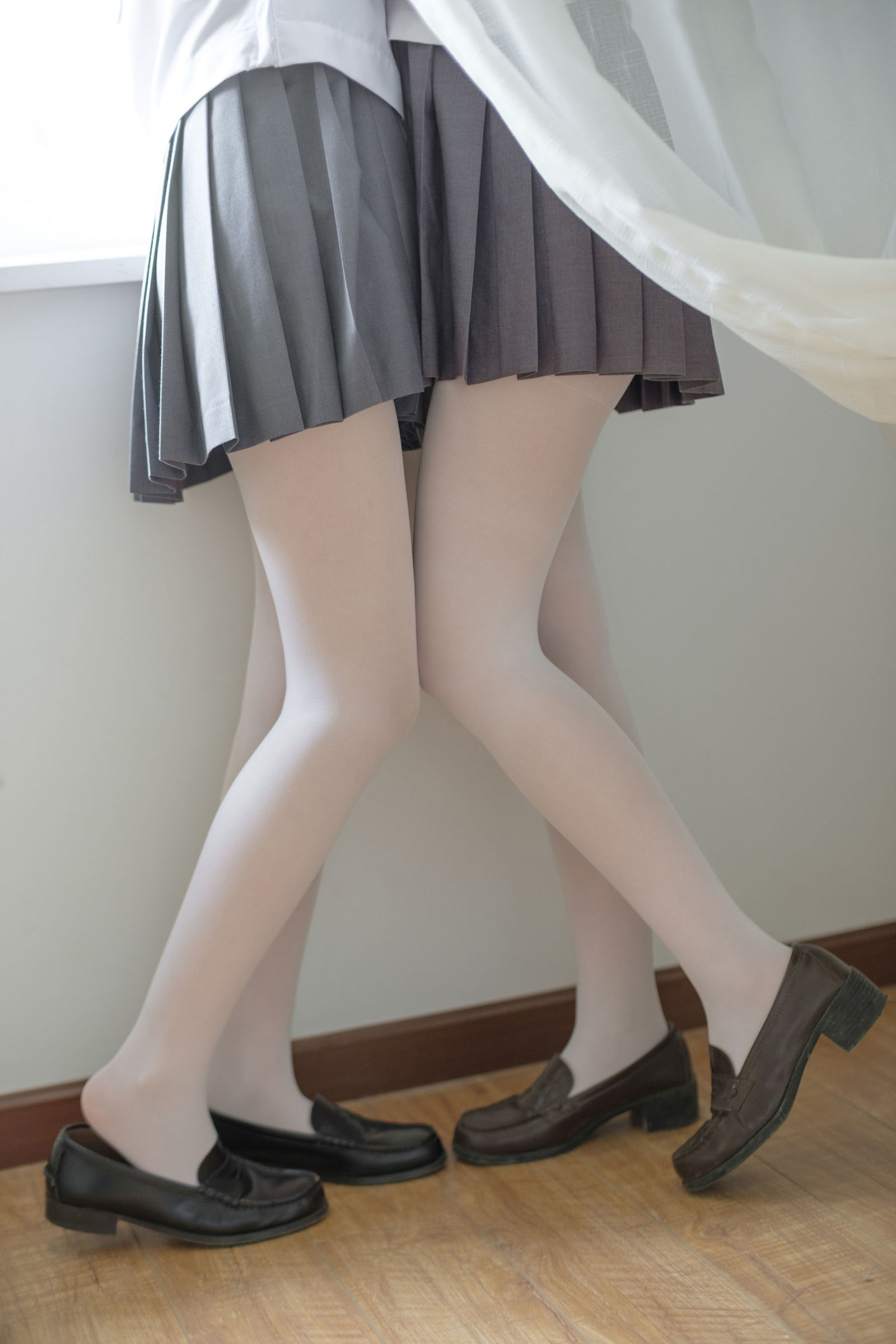 [森萝财团] X-025 JK白丝姐妹花 萝莉丝袜写真套图[131](第44页)