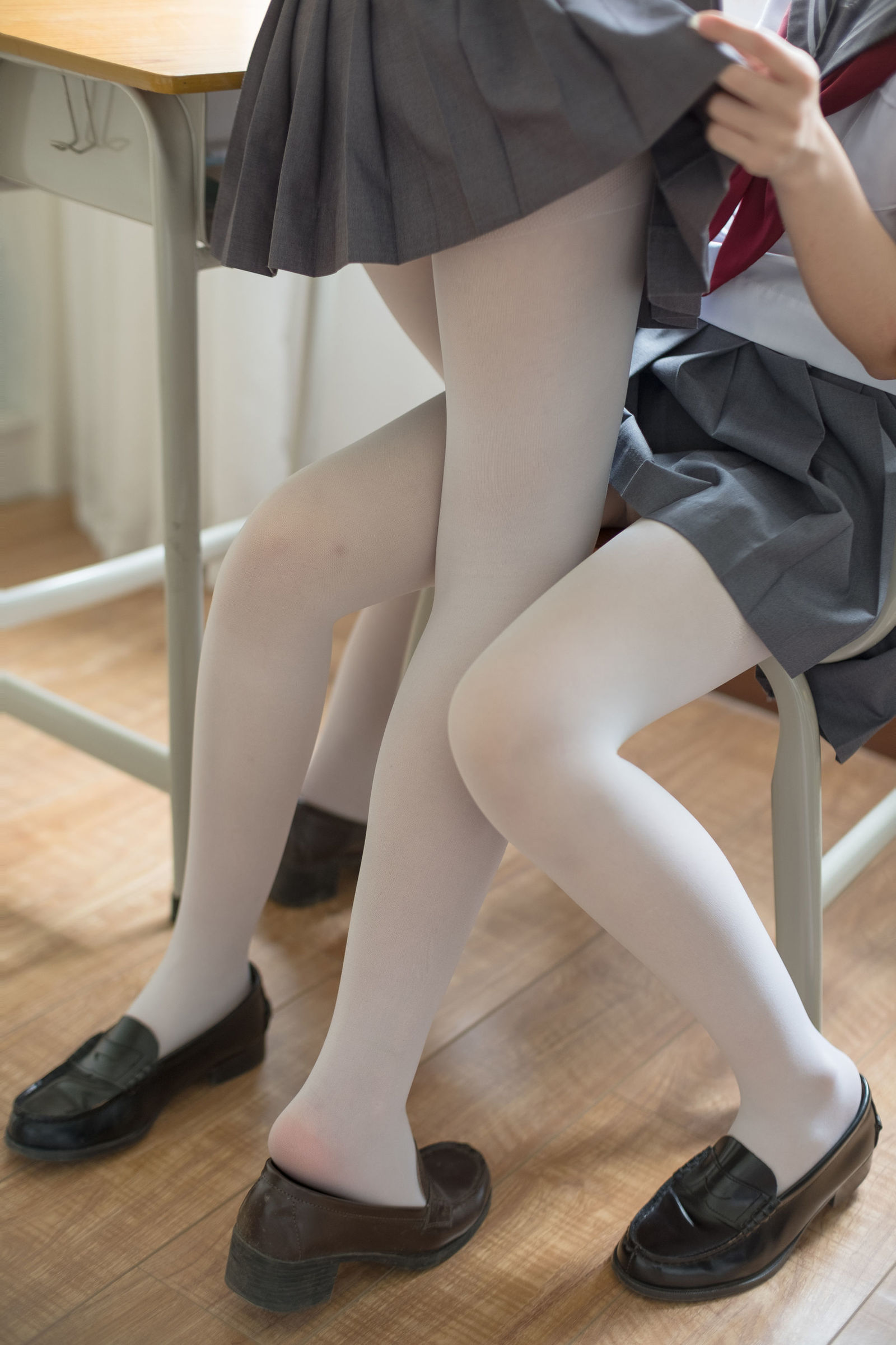 [森萝财团] X-025 JK白丝姐妹花 萝莉丝袜写真套图[131](第110页)