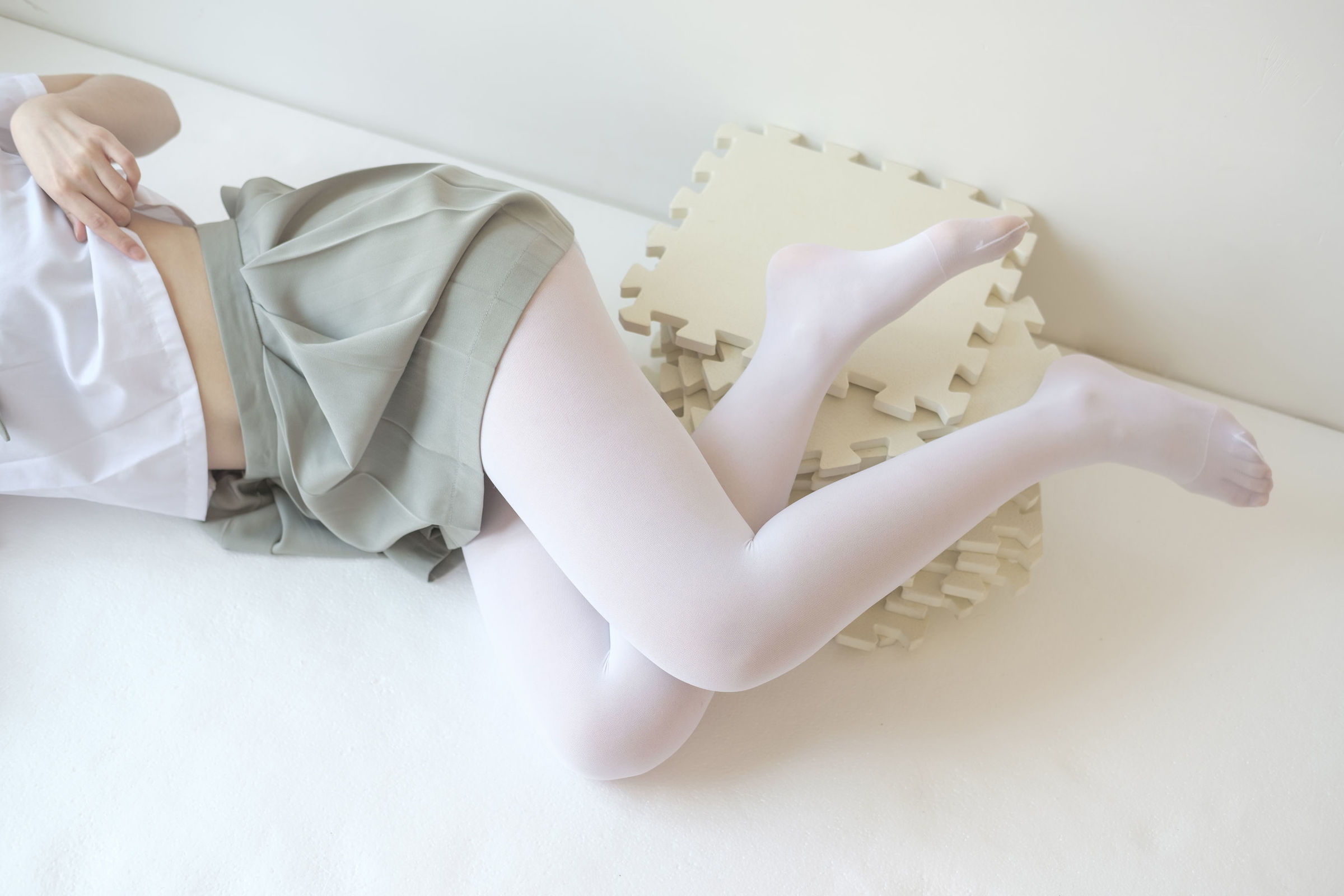 [森萝财团-萝莉丝袜写真] X-016 白丝纯情[136](第35页)
