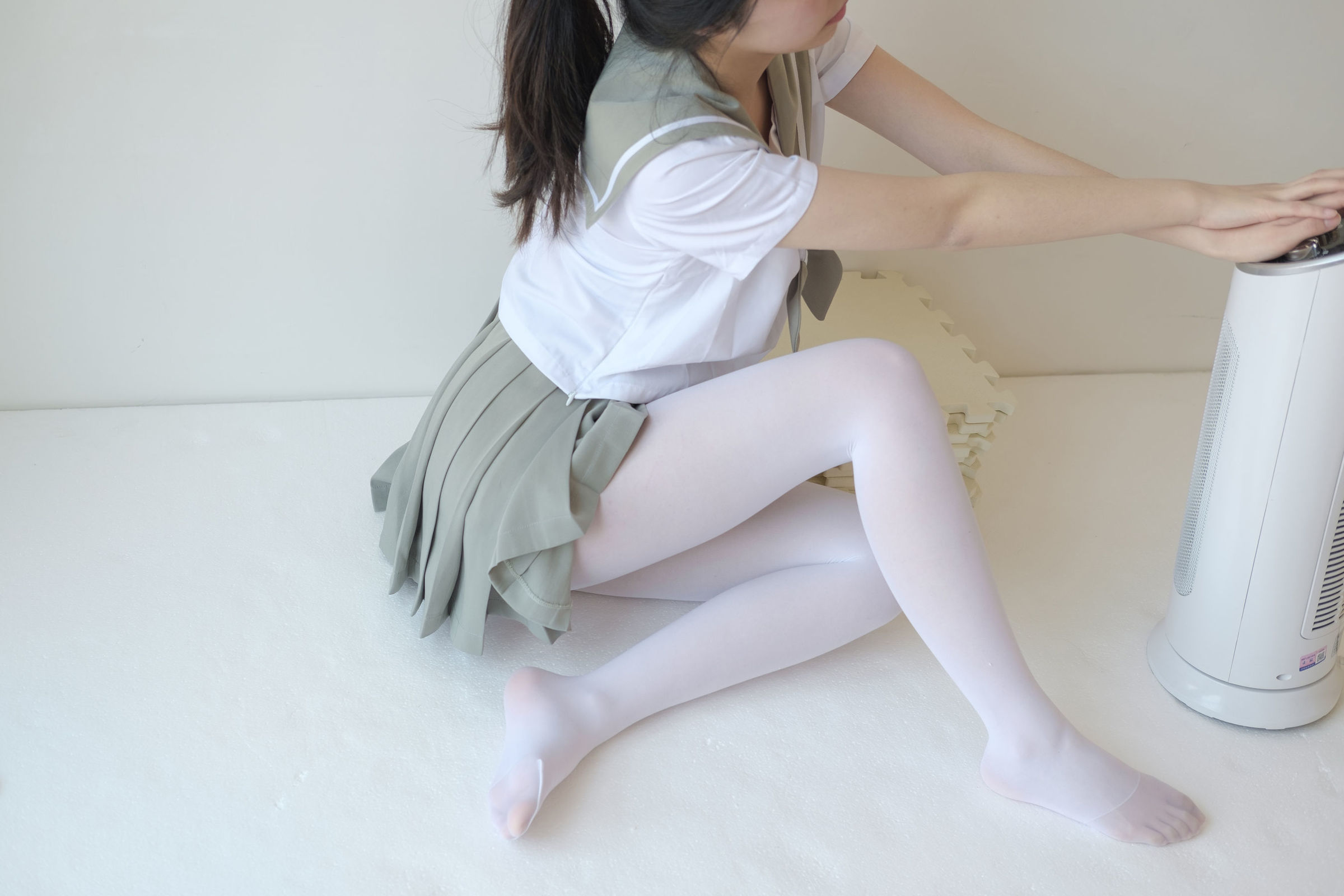 [森萝财团-萝莉丝袜写真] X-016 白丝纯情[136](第39页)