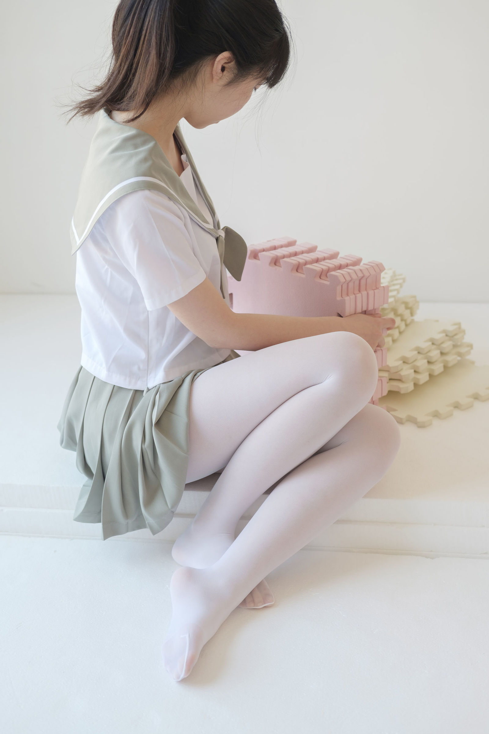 [森萝财团-萝莉丝袜写真] X-016 白丝纯情[136](第46页)
