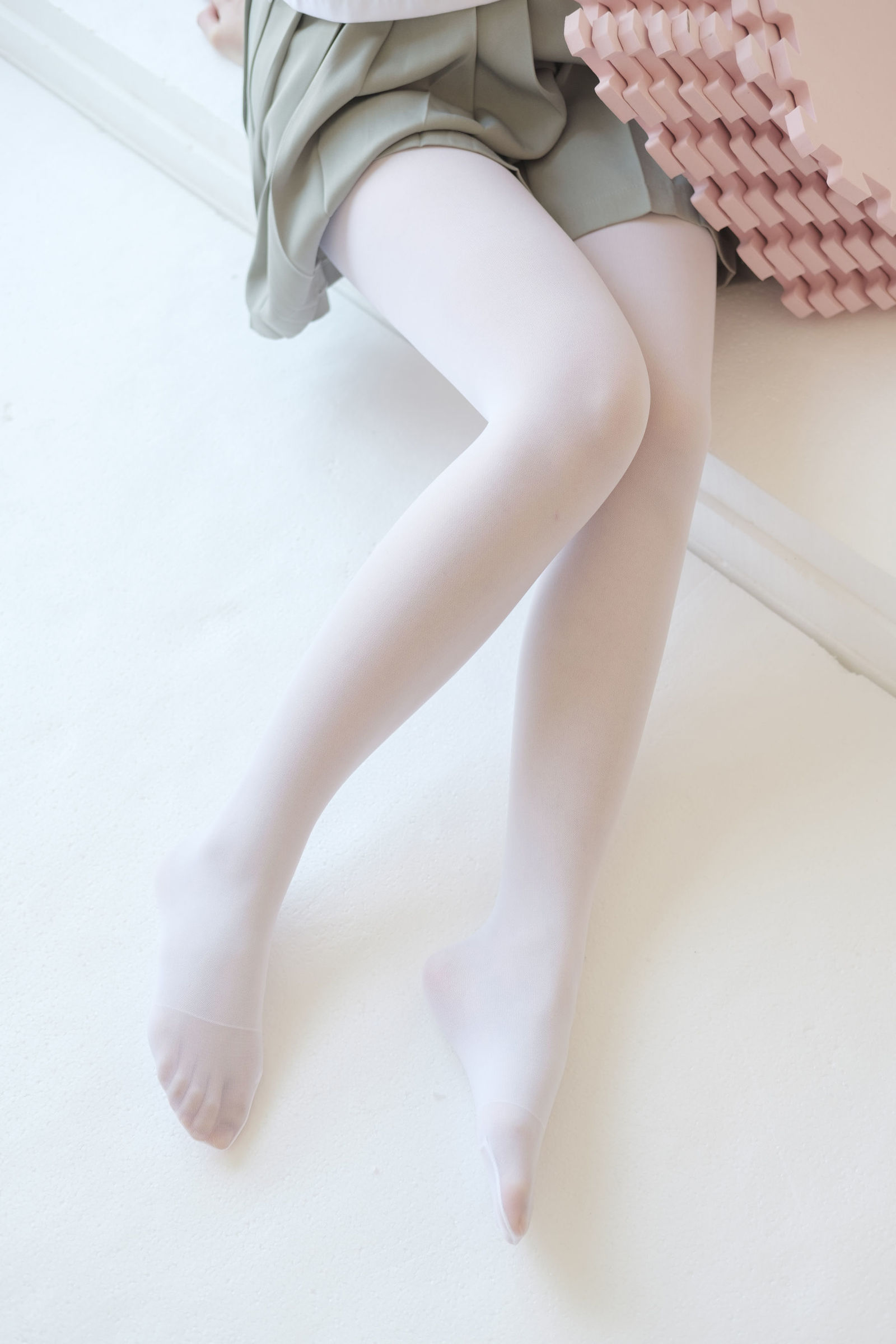 [森萝财团-萝莉丝袜写真] X-016 白丝纯情[136](第47页)