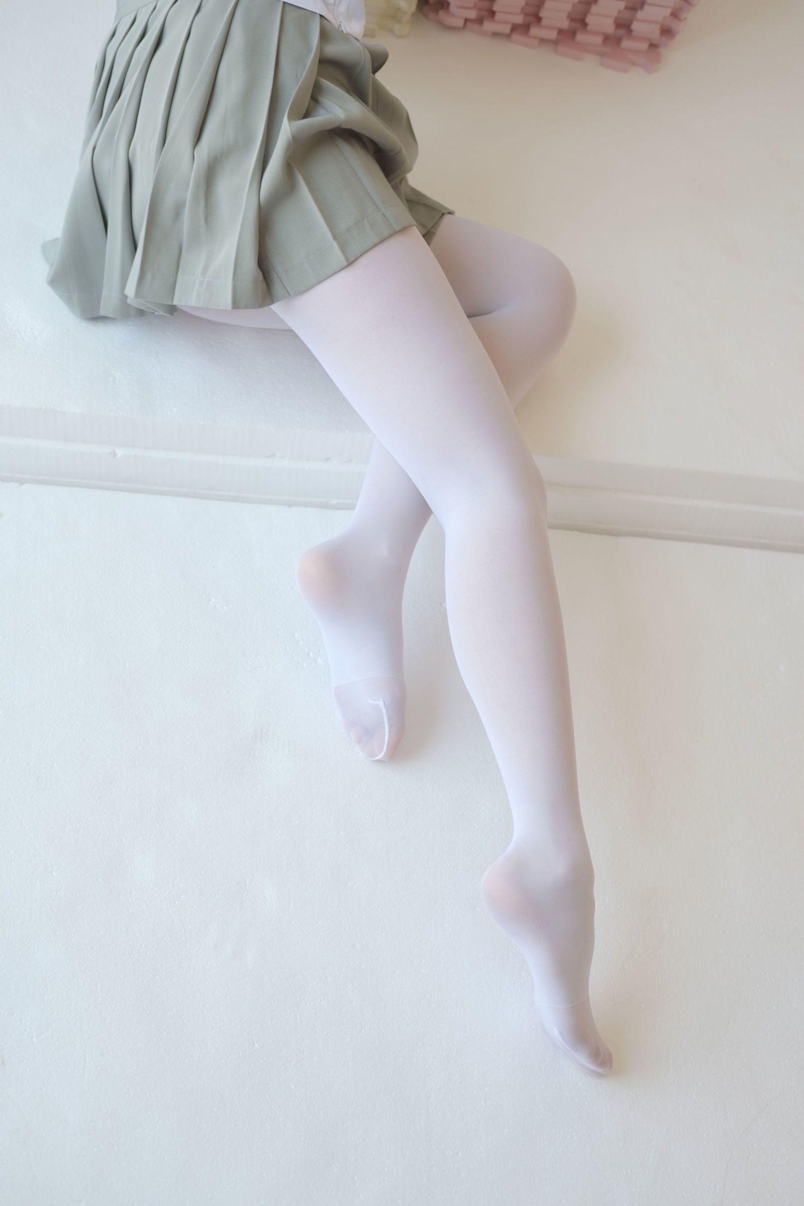 [森萝财团-萝莉丝袜写真] X-016 白丝纯情[136](第53页)