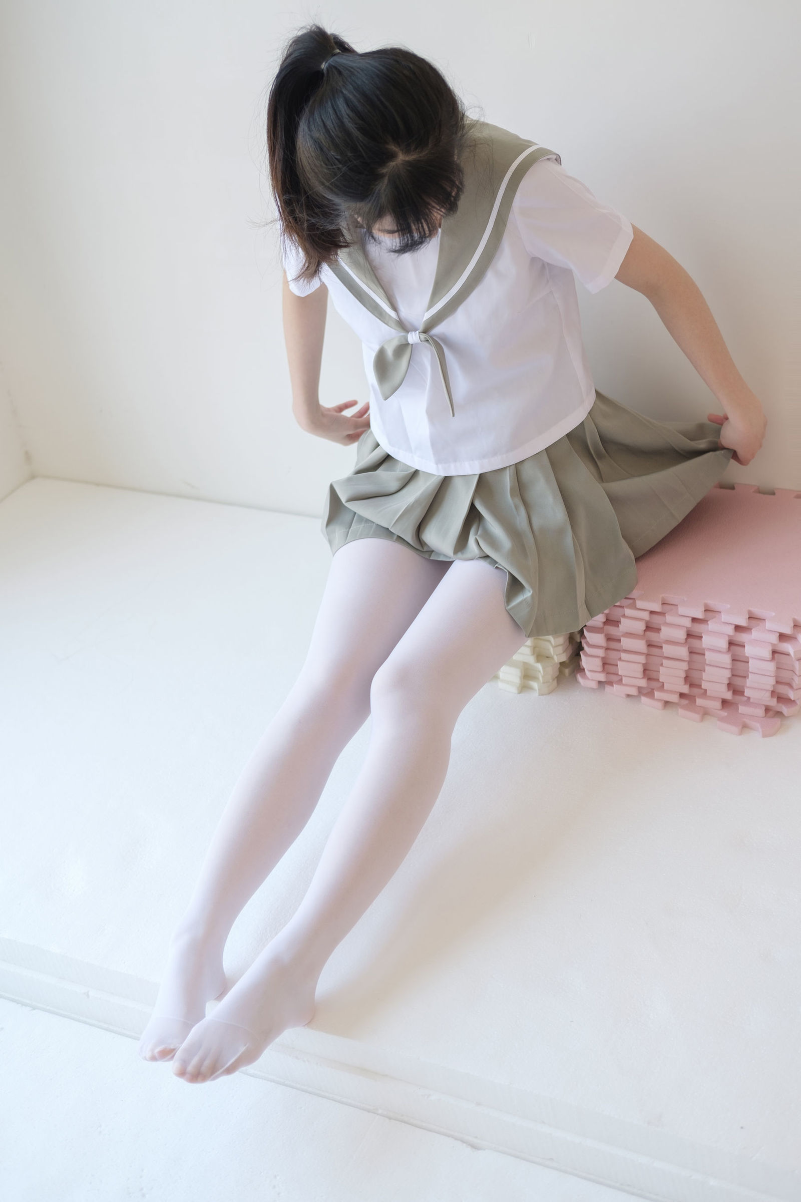 [森萝财团-萝莉丝袜写真] X-016 白丝纯情[136](第54页)