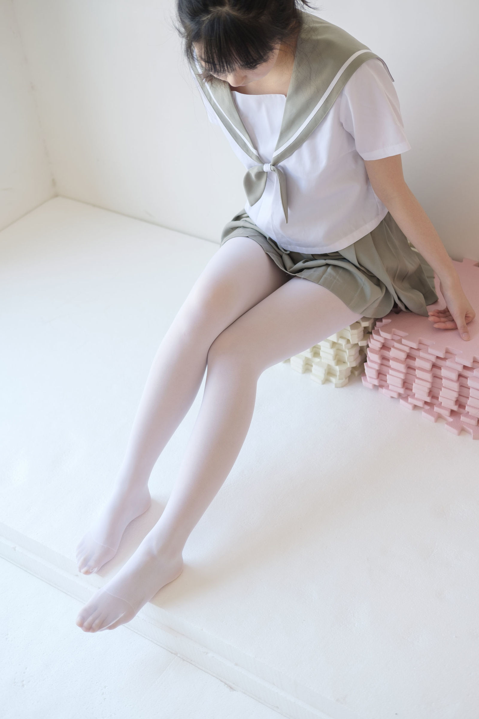 [森萝财团-萝莉丝袜写真] X-016 白丝纯情[136](第55页)