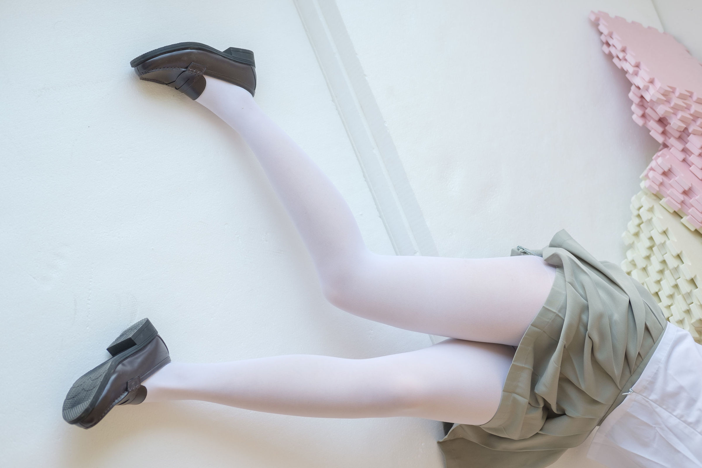 [森萝财团-萝莉丝袜写真] X-016 白丝纯情[136](第62页)