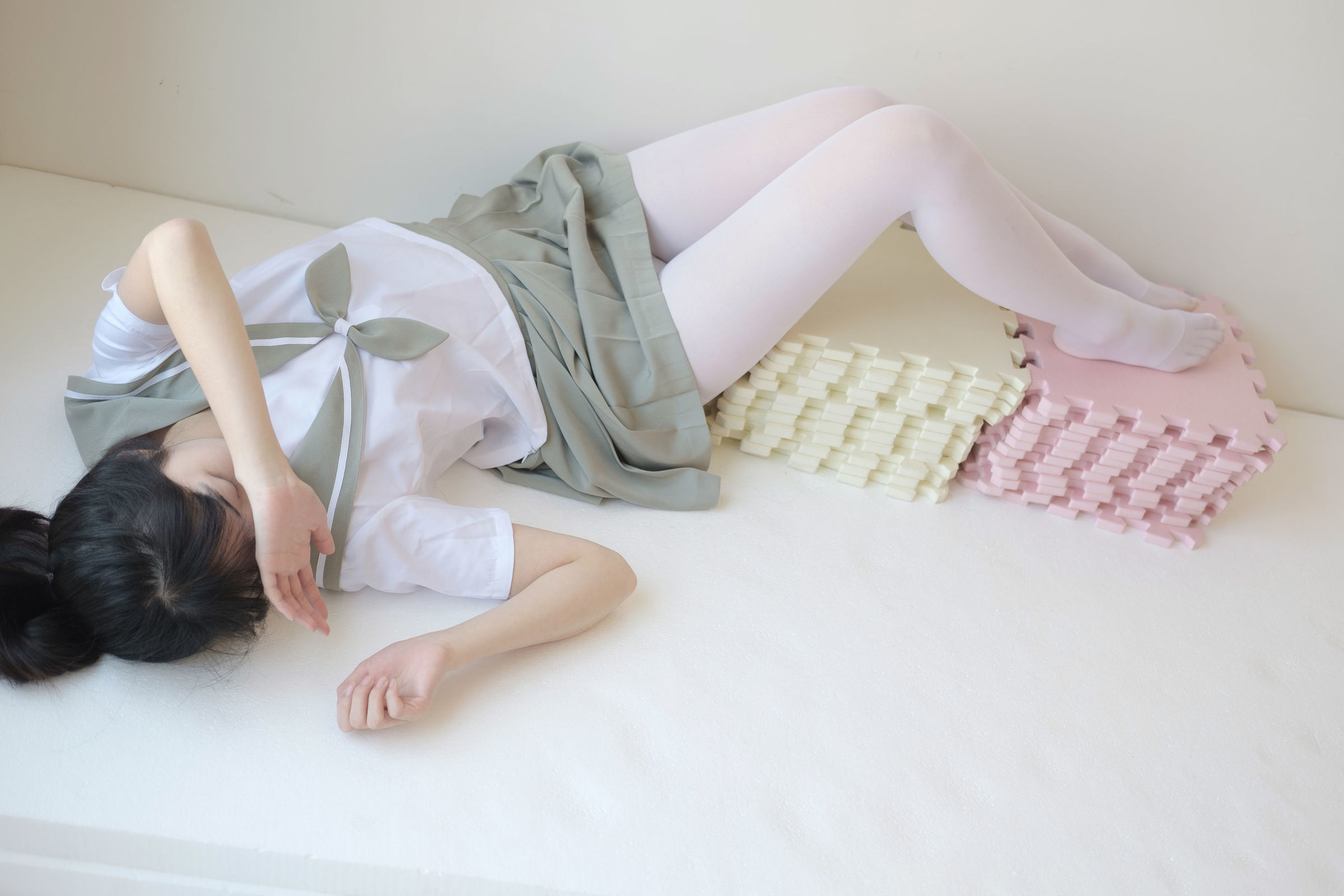 [森萝财团-萝莉丝袜写真] X-016 白丝纯情[136](第66页)