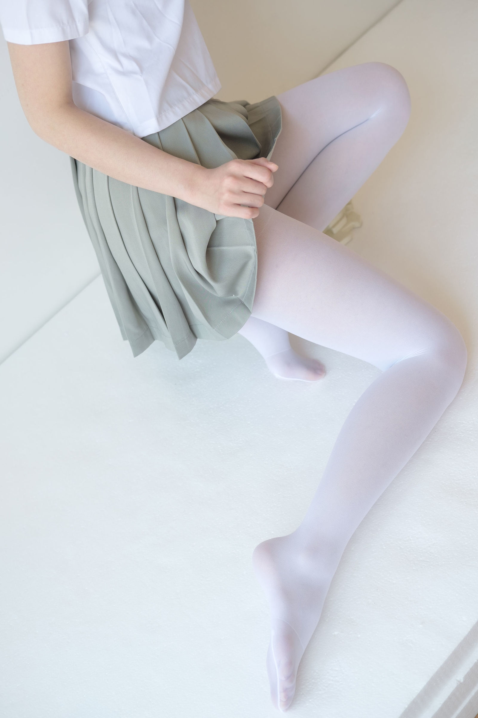 [森萝财团-萝莉丝袜写真] X-016 白丝纯情[136](第74页)
