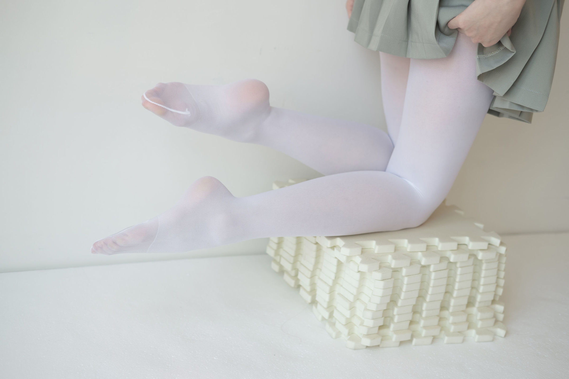 [森萝财团-萝莉丝袜写真] X-016 白丝纯情[136](第76页)