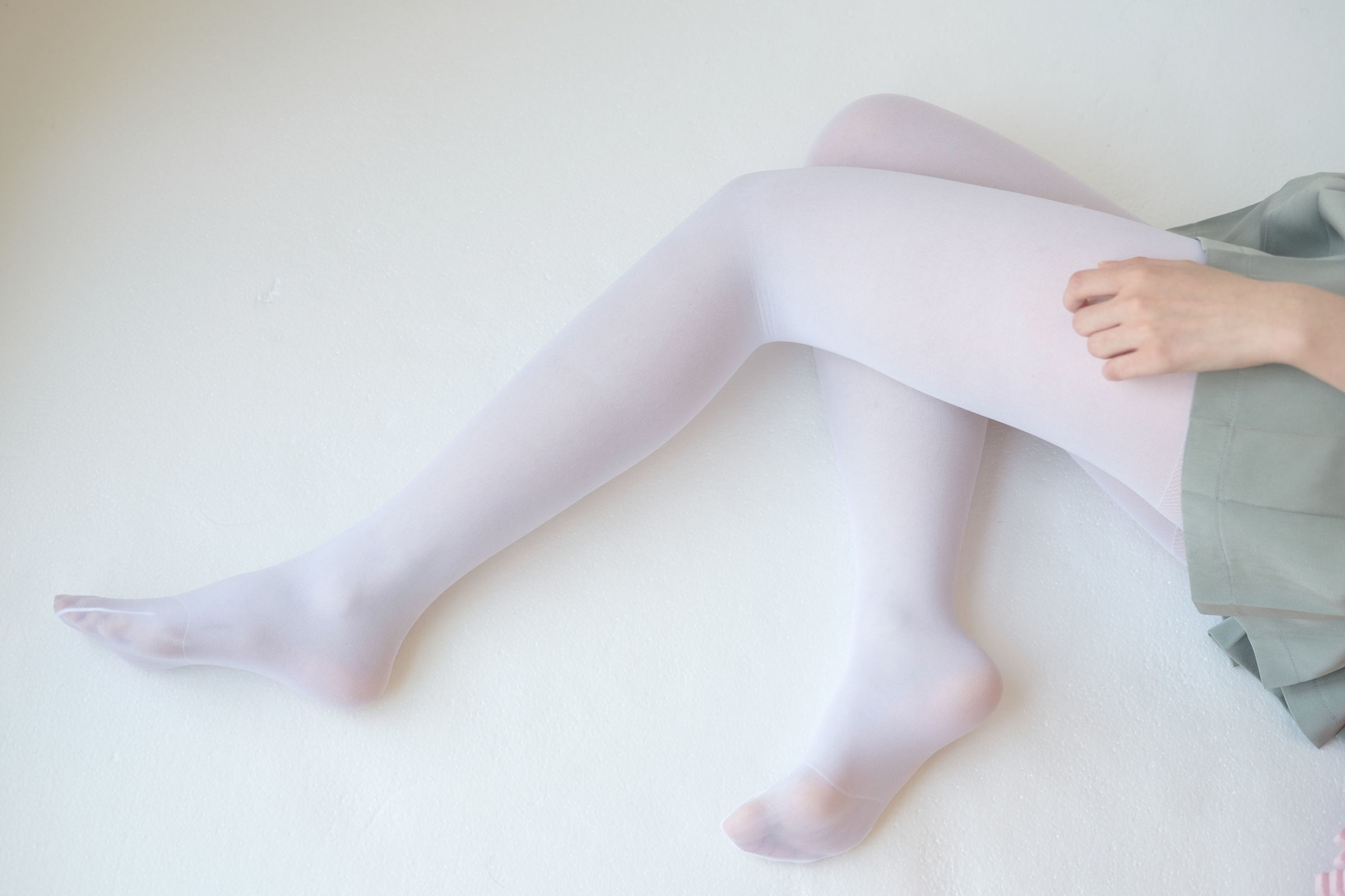 [森萝财团-萝莉丝袜写真] X-016 白丝纯情[136](第79页)