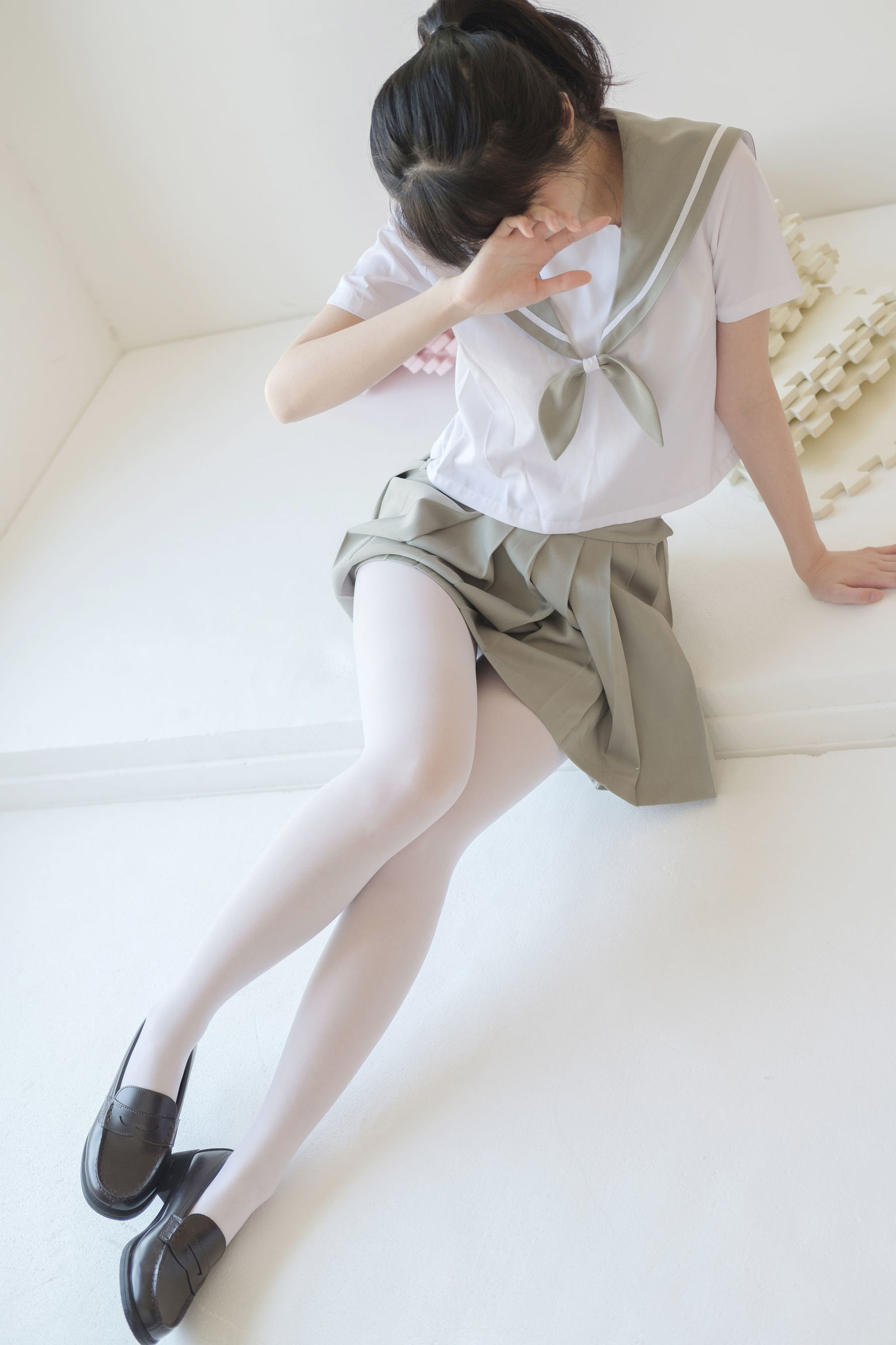 [森萝财团-萝莉丝袜写真] X-016 白丝纯情[136](第80页)