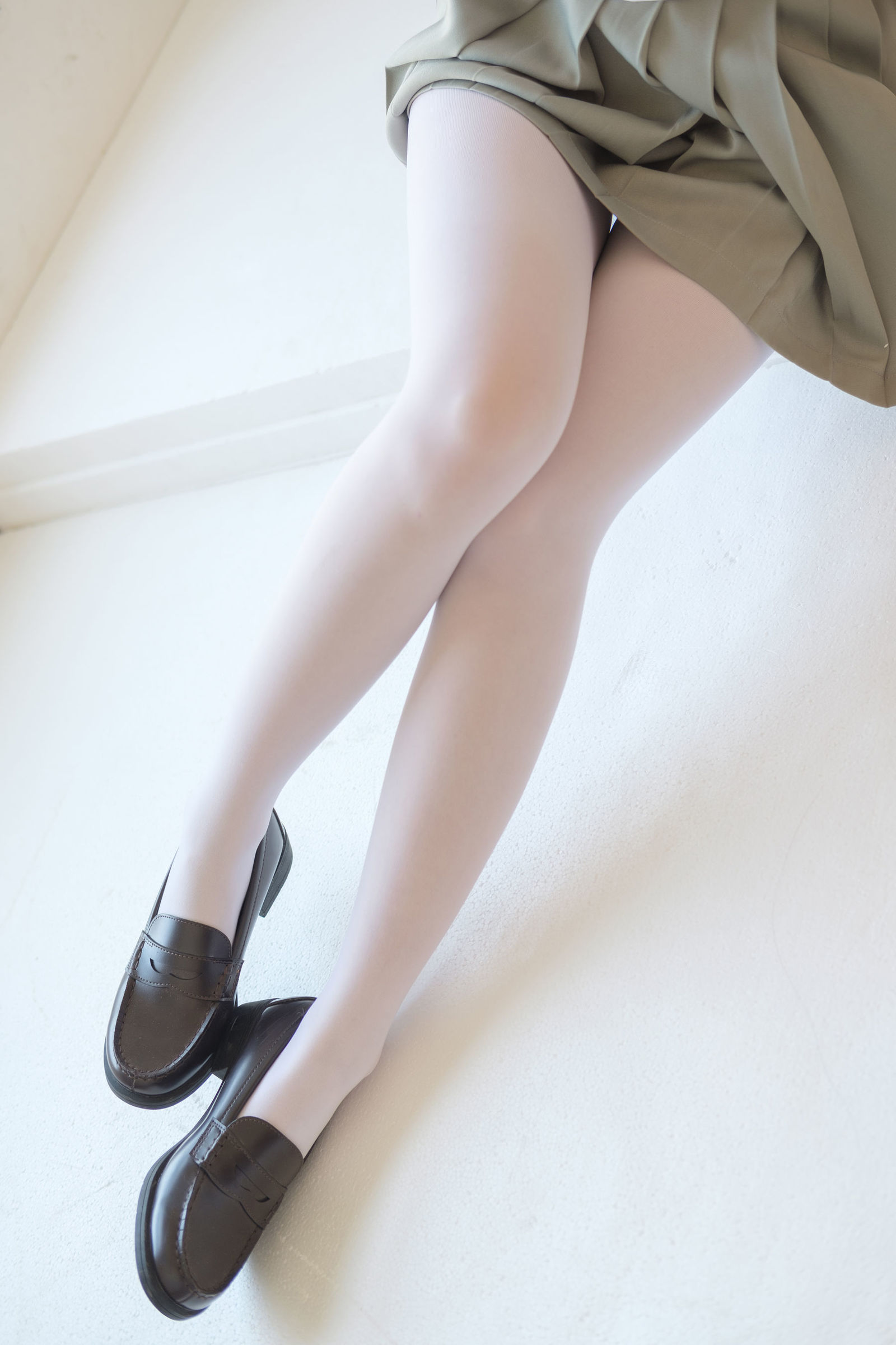 [森萝财团-萝莉丝袜写真] X-016 白丝纯情[136](第91页)