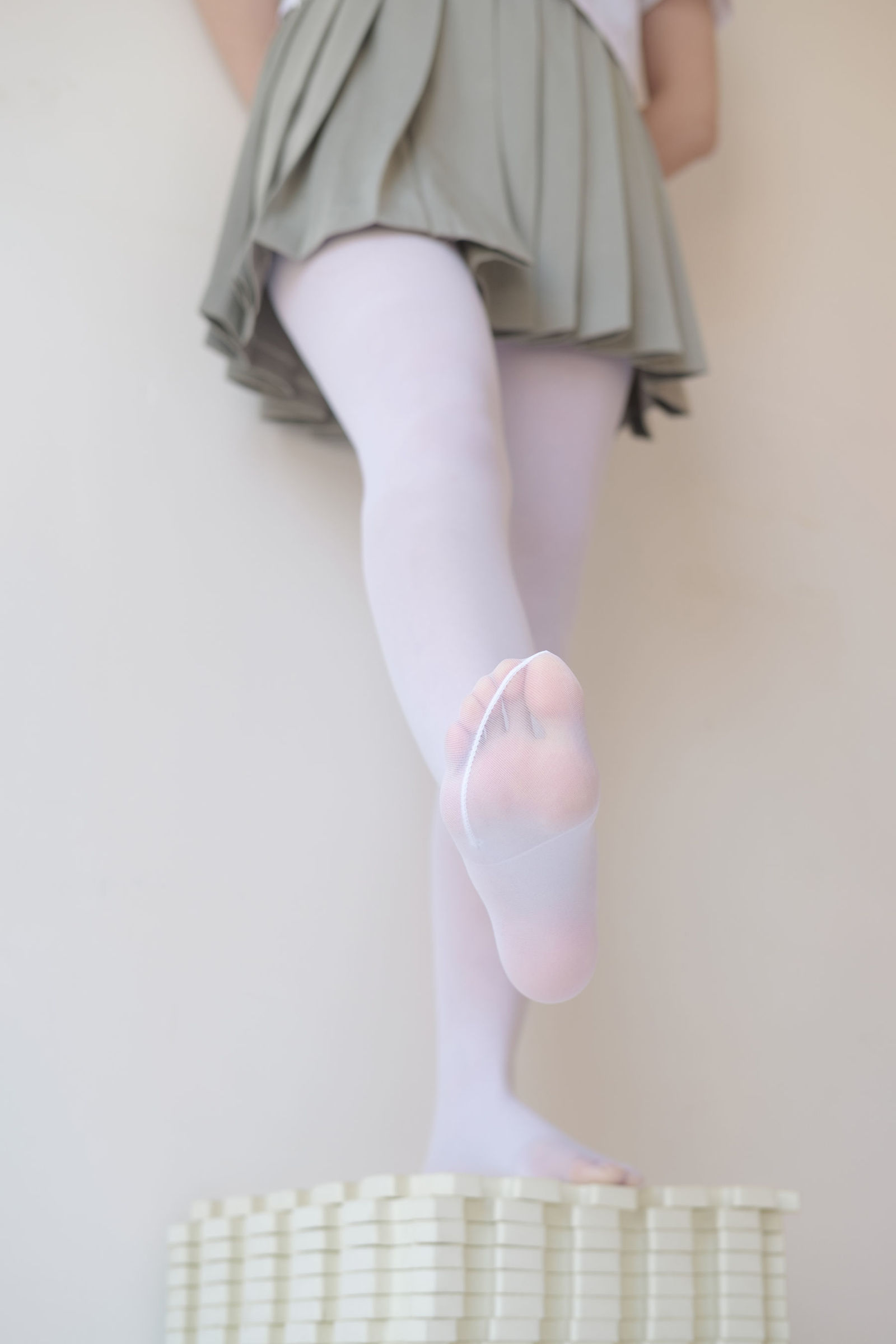 [森萝财团-萝莉丝袜写真] X-016 白丝纯情[136](第96页)