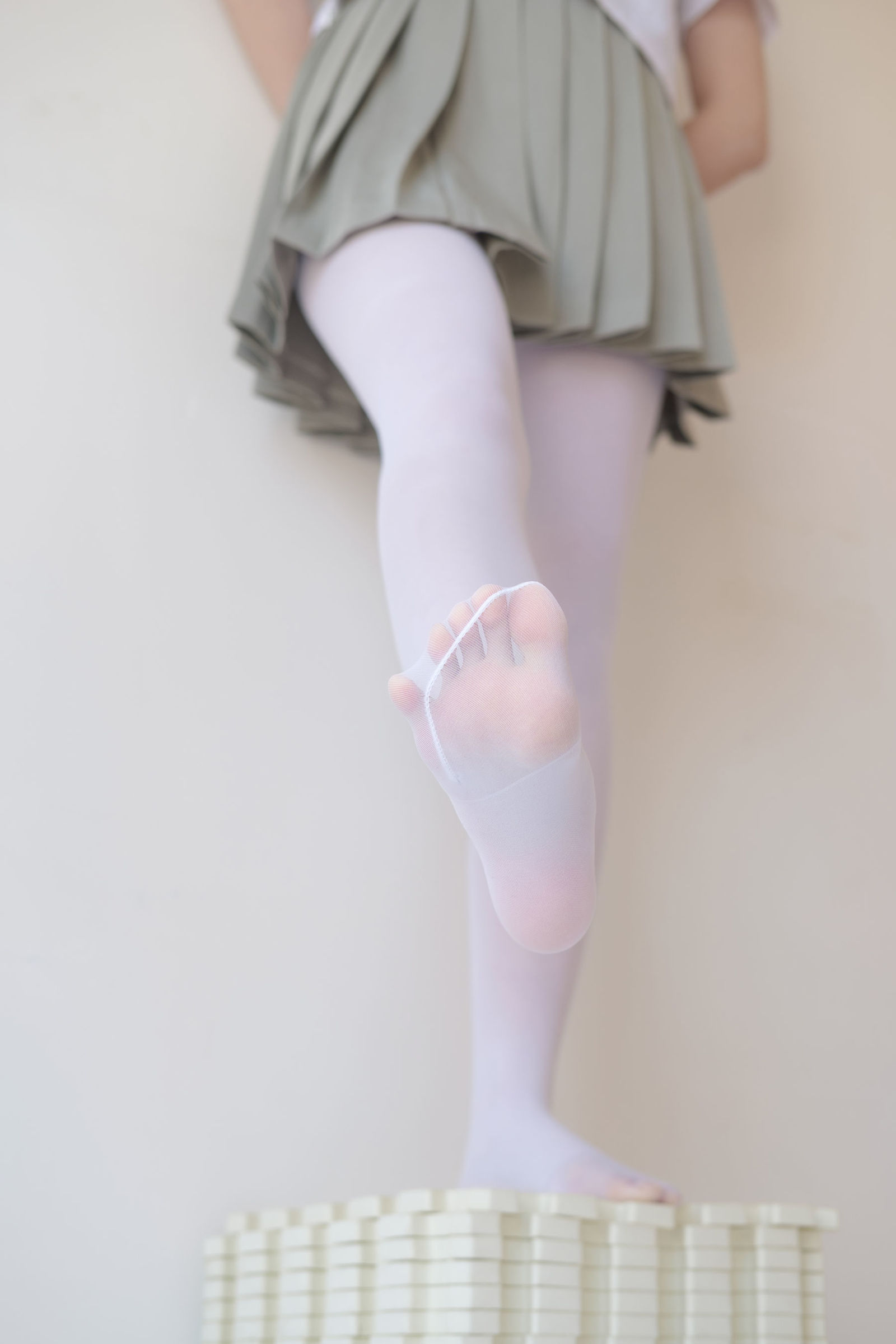 [森萝财团-萝莉丝袜写真] X-016 白丝纯情[136](第97页)