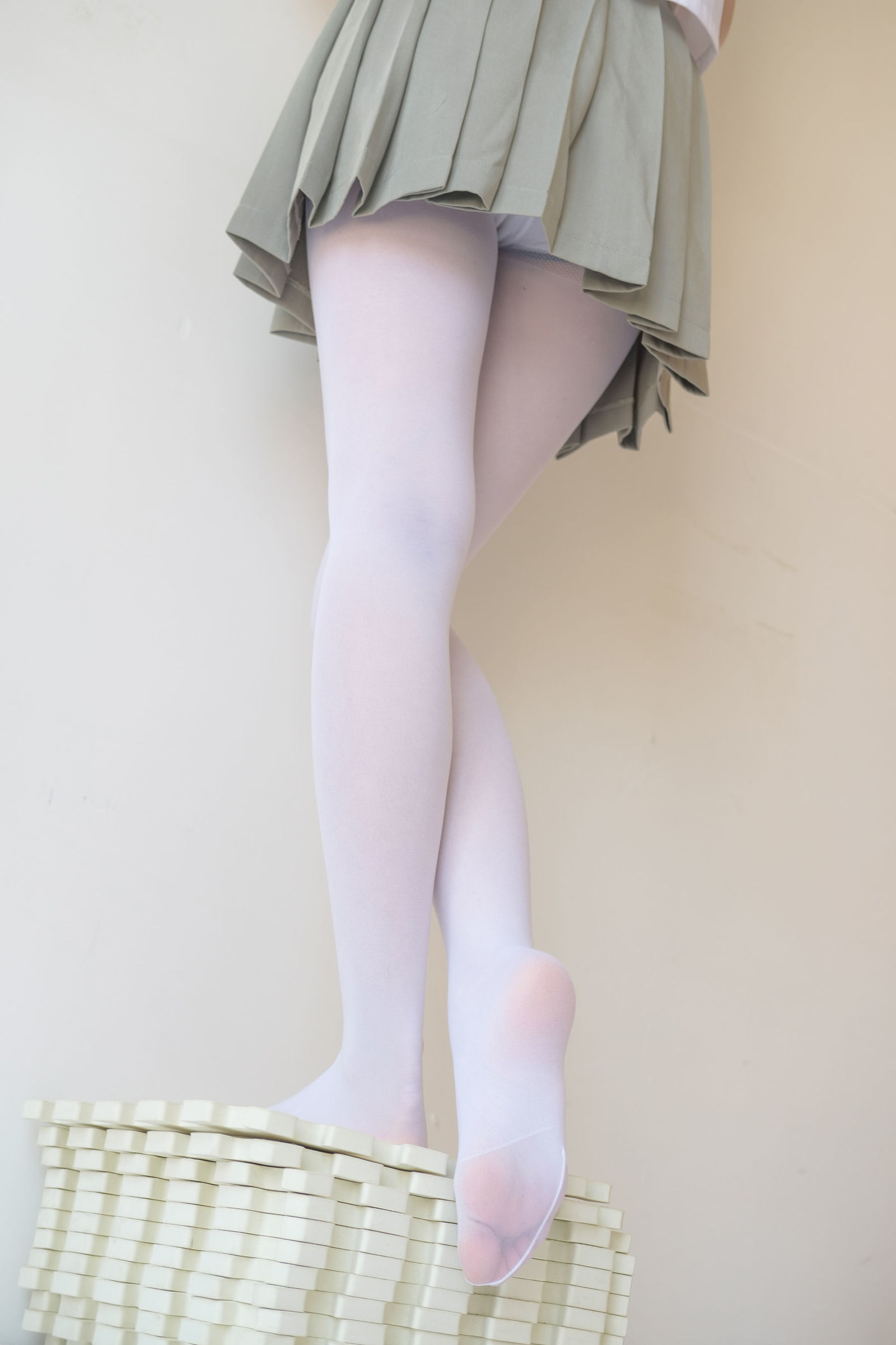 [森萝财团-萝莉丝袜写真] X-016 白丝纯情[136](第99页)