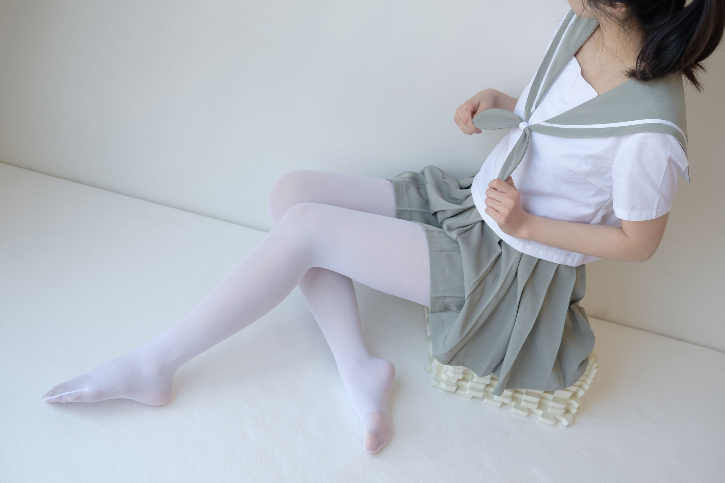 [森萝财团-萝莉丝袜写真] X-016 白丝纯情[136](第112页)