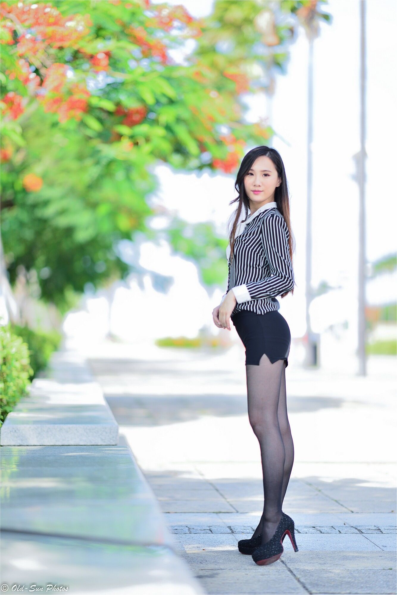 [台湾正妹] 张小米 - 黑丝OL女郎外拍 写真图片[75](第21页)