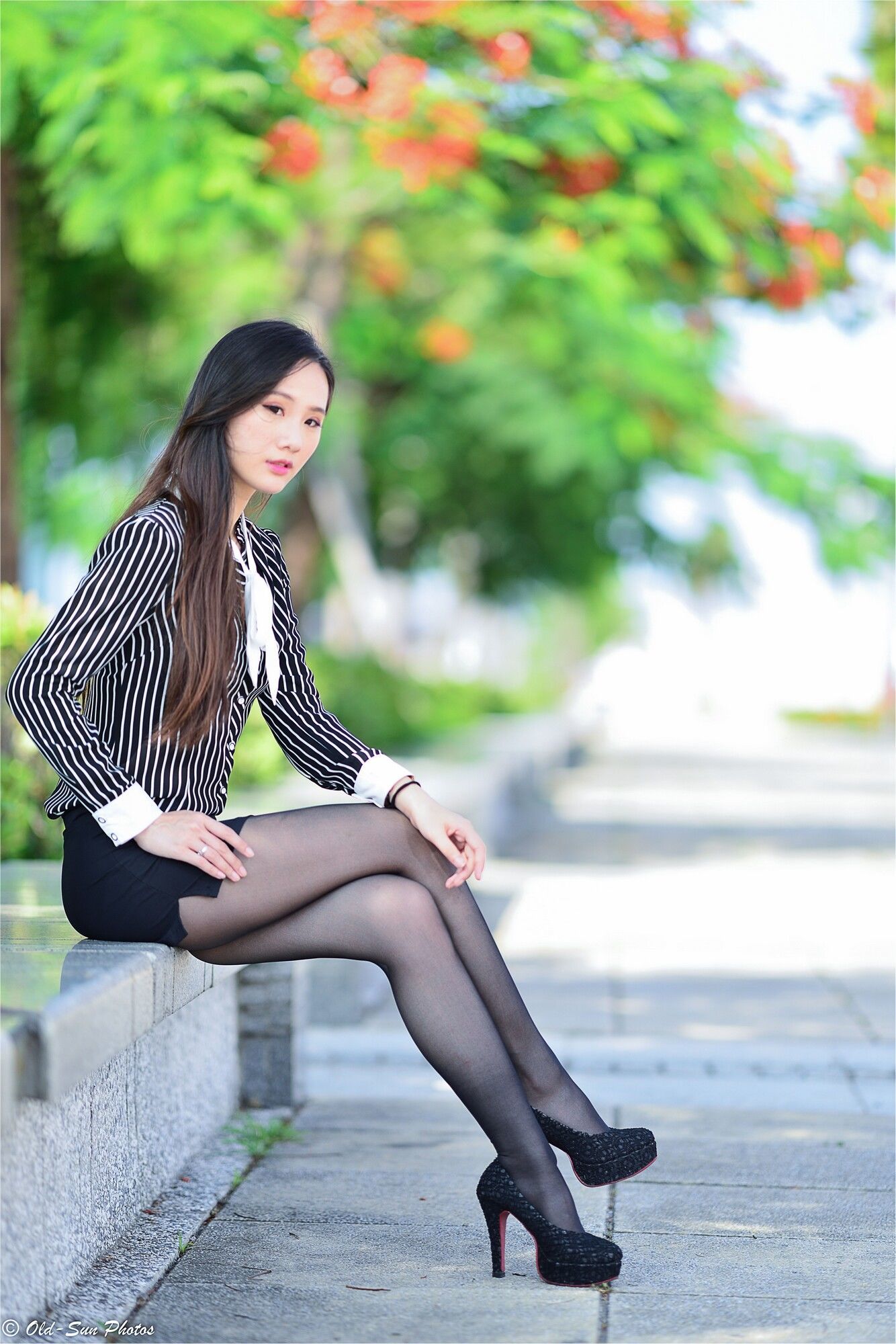 [台湾正妹] 张小米 - 黑丝OL女郎外拍 写真图片[75](第28页)