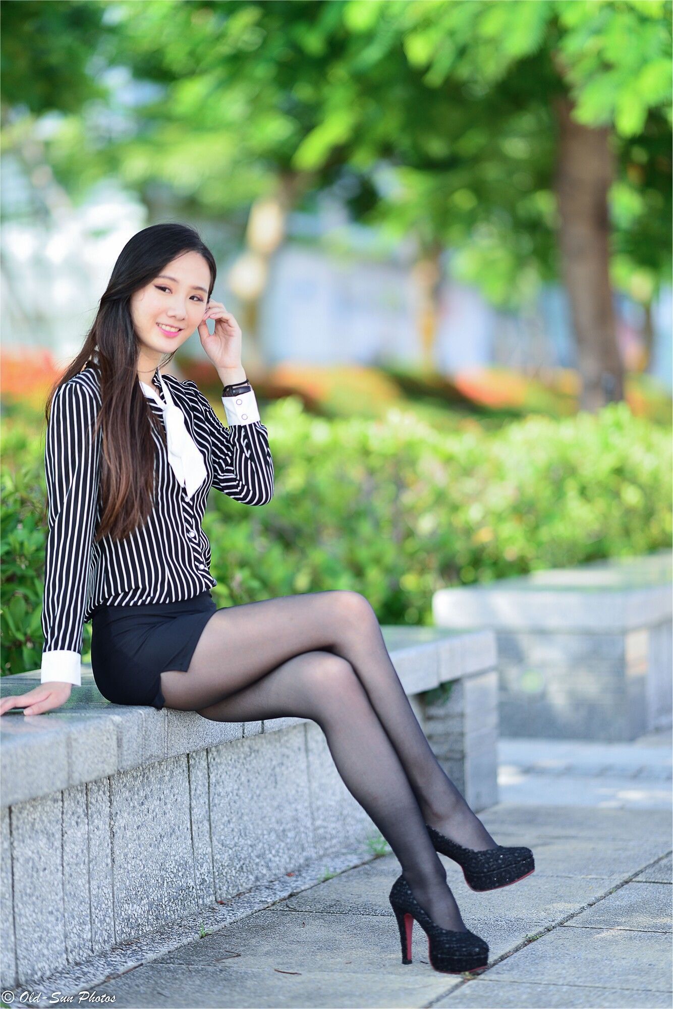[台湾正妹] 张小米 - 黑丝OL女郎外拍 写真图片[75](第29页)