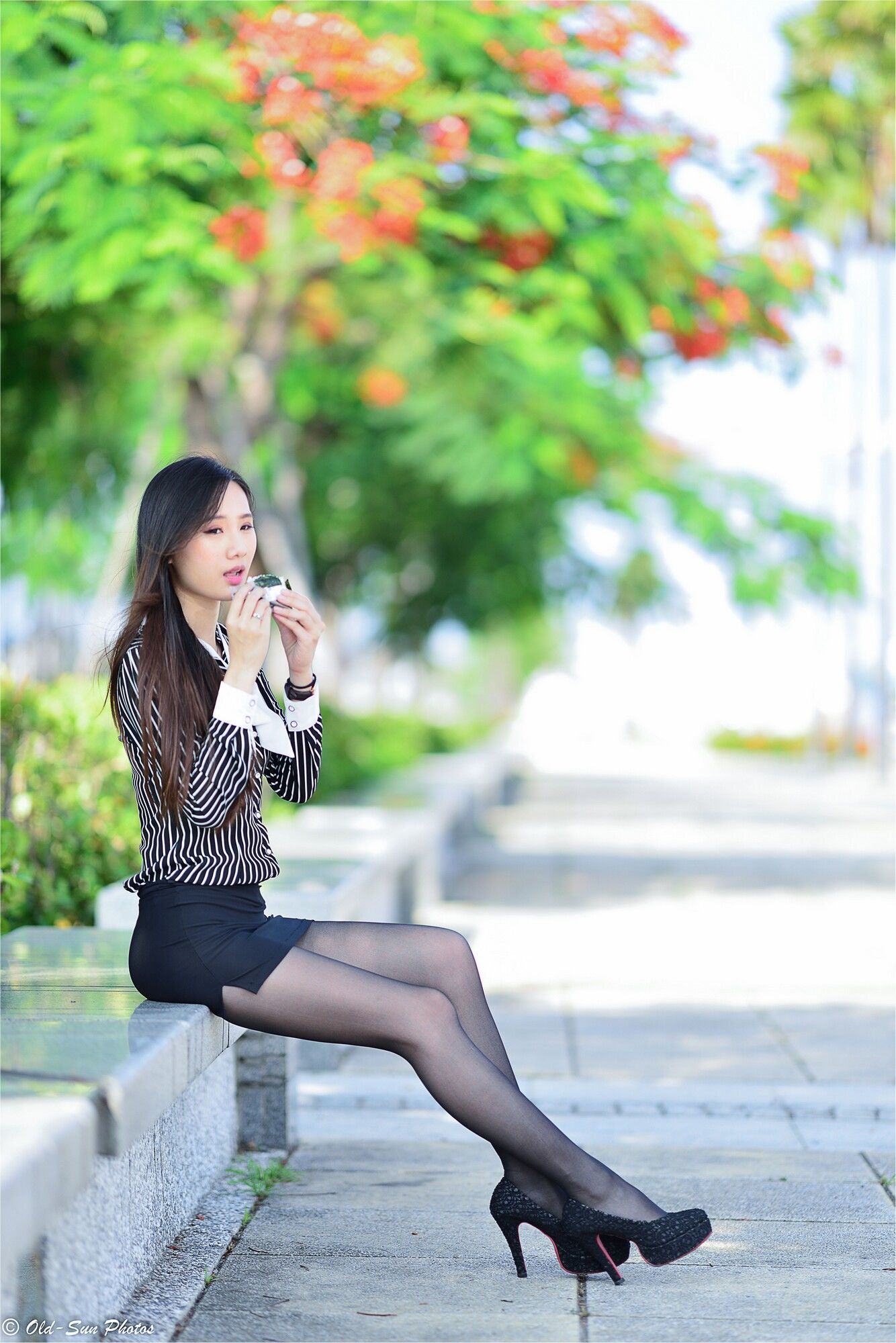 [台湾正妹] 张小米 - 黑丝OL女郎外拍 写真图片[75](第33页)