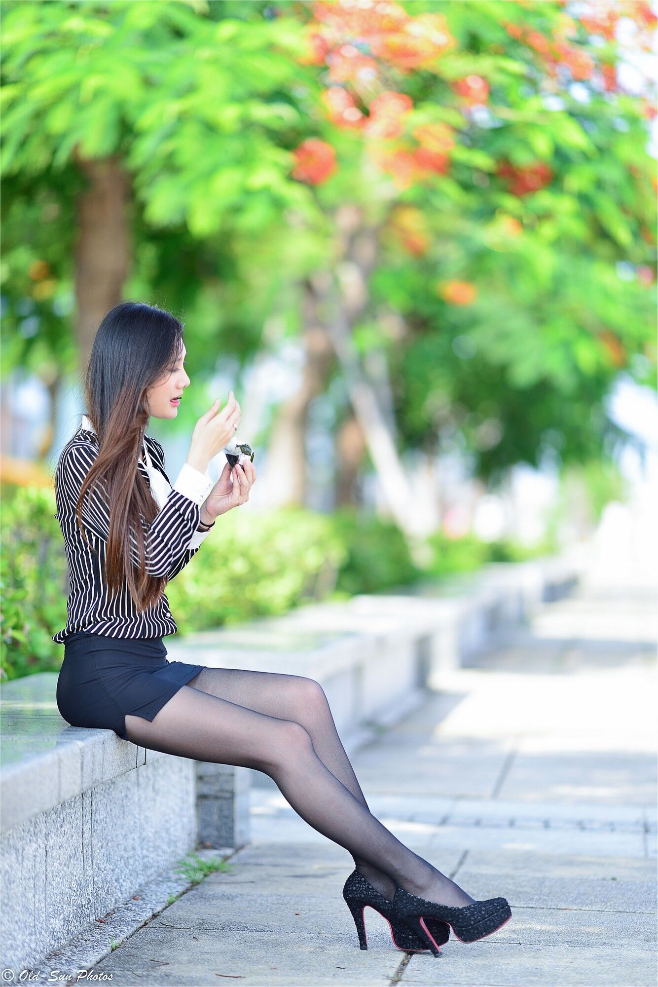 [台湾正妹] 张小米 - 黑丝OL女郎外拍 写真图片[75](第34页)