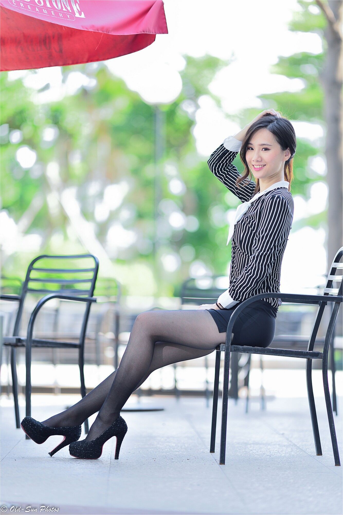 [台湾正妹] 张小米 - 黑丝OL女郎外拍 写真图片[75](第70页)