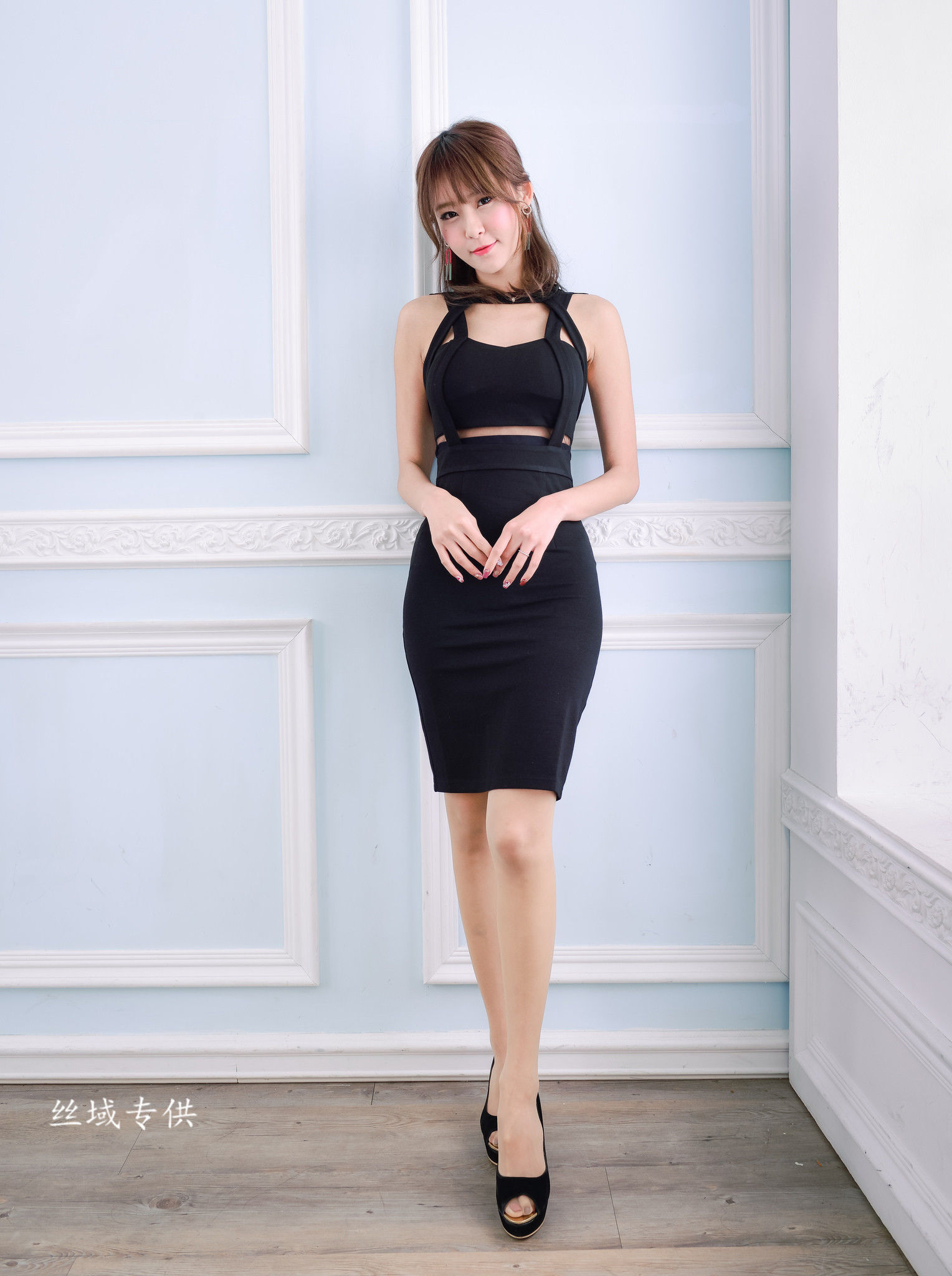 [台湾正妹] Winnie小雪 - 3套美腿优雅服装写真图片合集[85](第33页)