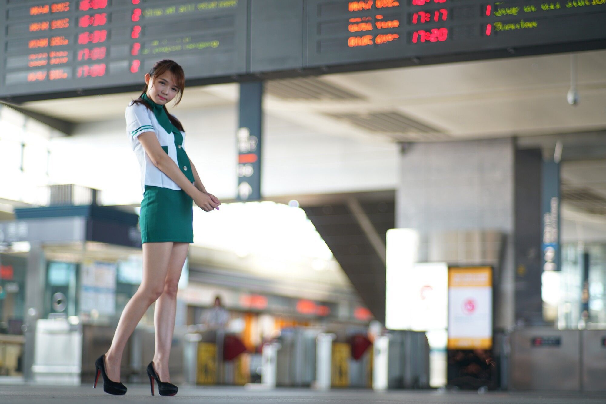 [台湾女神] 苏郁媛 - 烏日高鐵～空姐制服 写真图片[92](第28页)