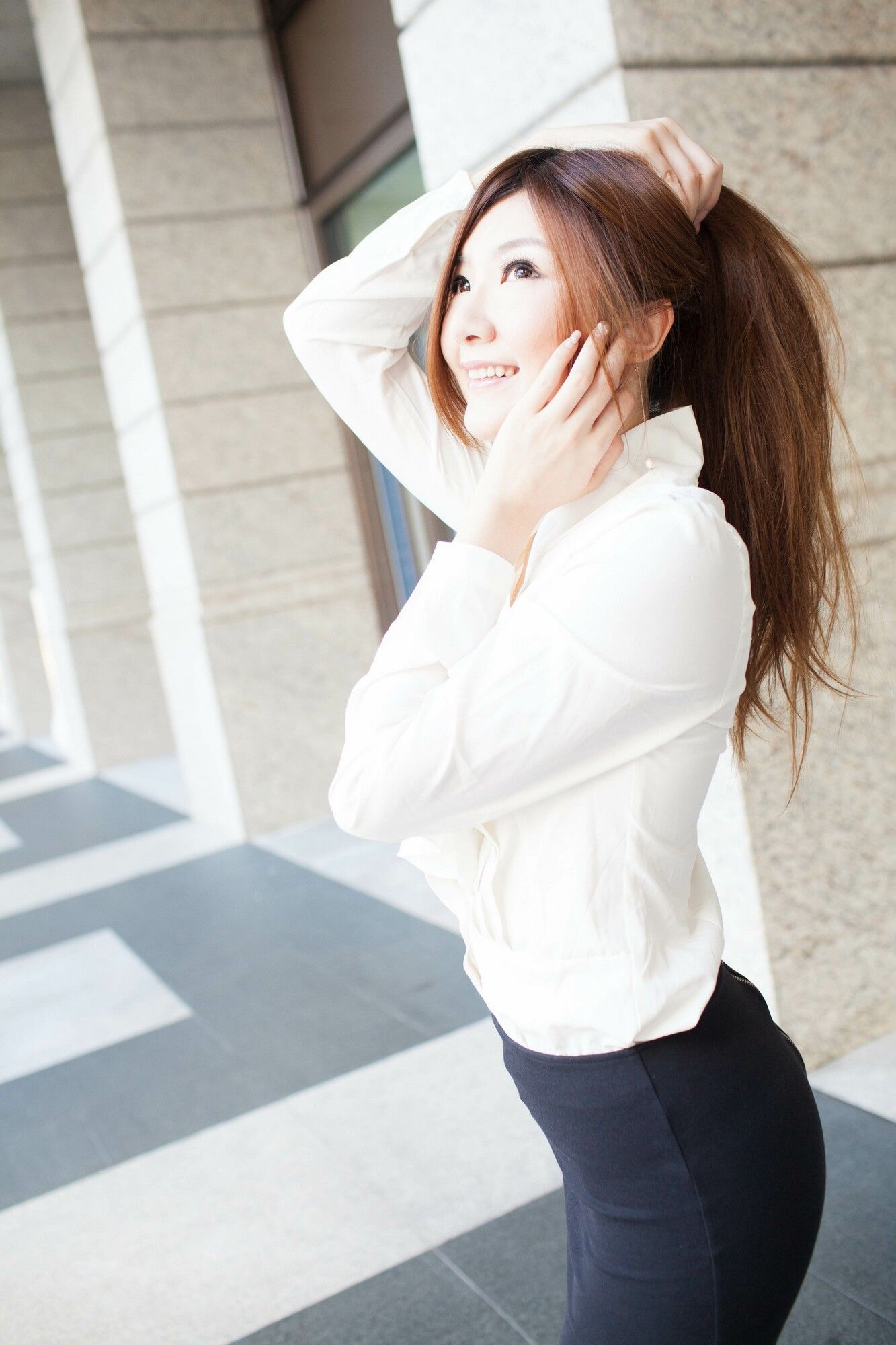 [台湾美女] Michelle小羽 - 信義區街拍黑丝OL 写真套图[75](第42页)