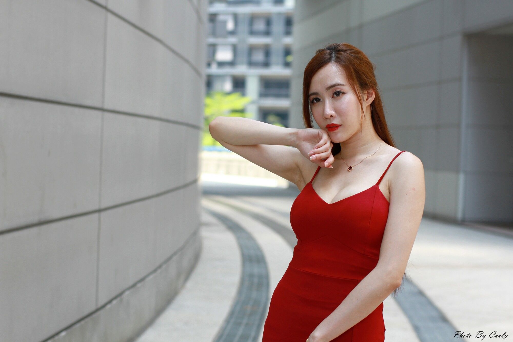 [台湾美女] Dora妍希 - 高雄巨蛋~吊带包臀超短红裙 [75](第28页)