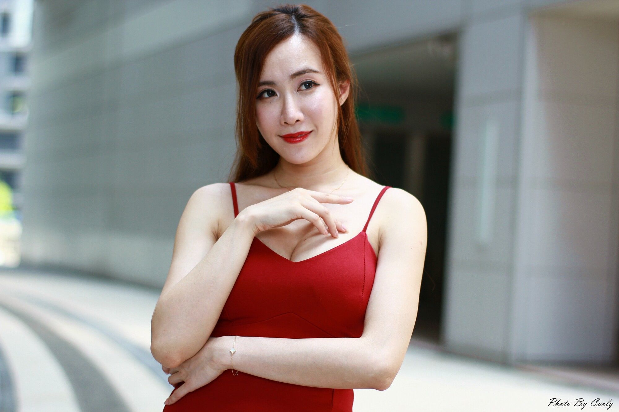 [台湾美女] Dora妍希 - 高雄巨蛋~吊带包臀超短红裙 [75](第33页)