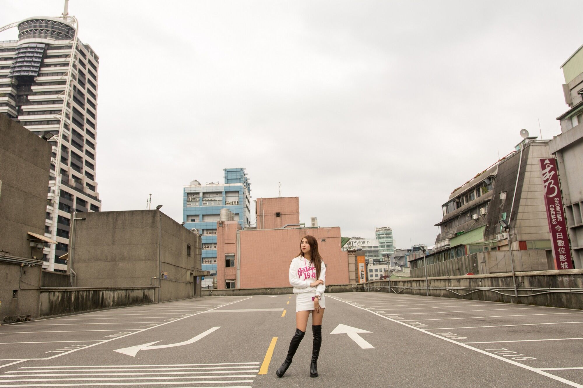[台湾美女] 啾比特(张嘉庭) - 西門町长靴少女 写真图片[70](第51页)