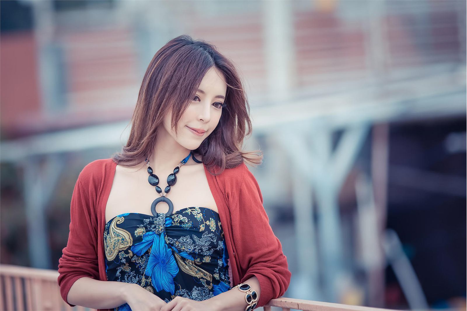 [台湾美女] 超跑女神大眼正妹张齐郡 - 炫彩外拍 写真图片[67](第35页)